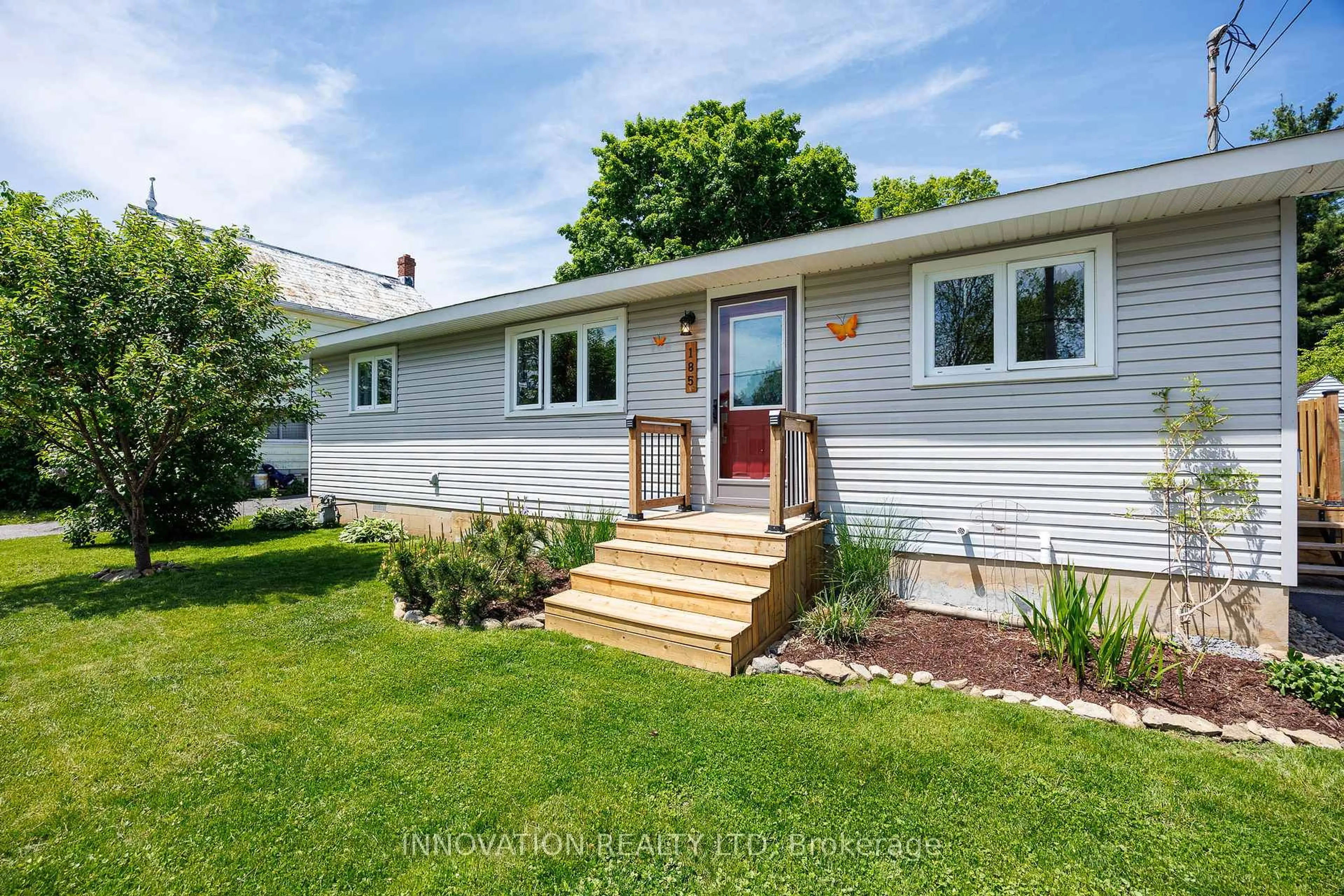 Home with vinyl exterior material, street for 185 Munro St, Carleton Place Ontario K7C 1G9