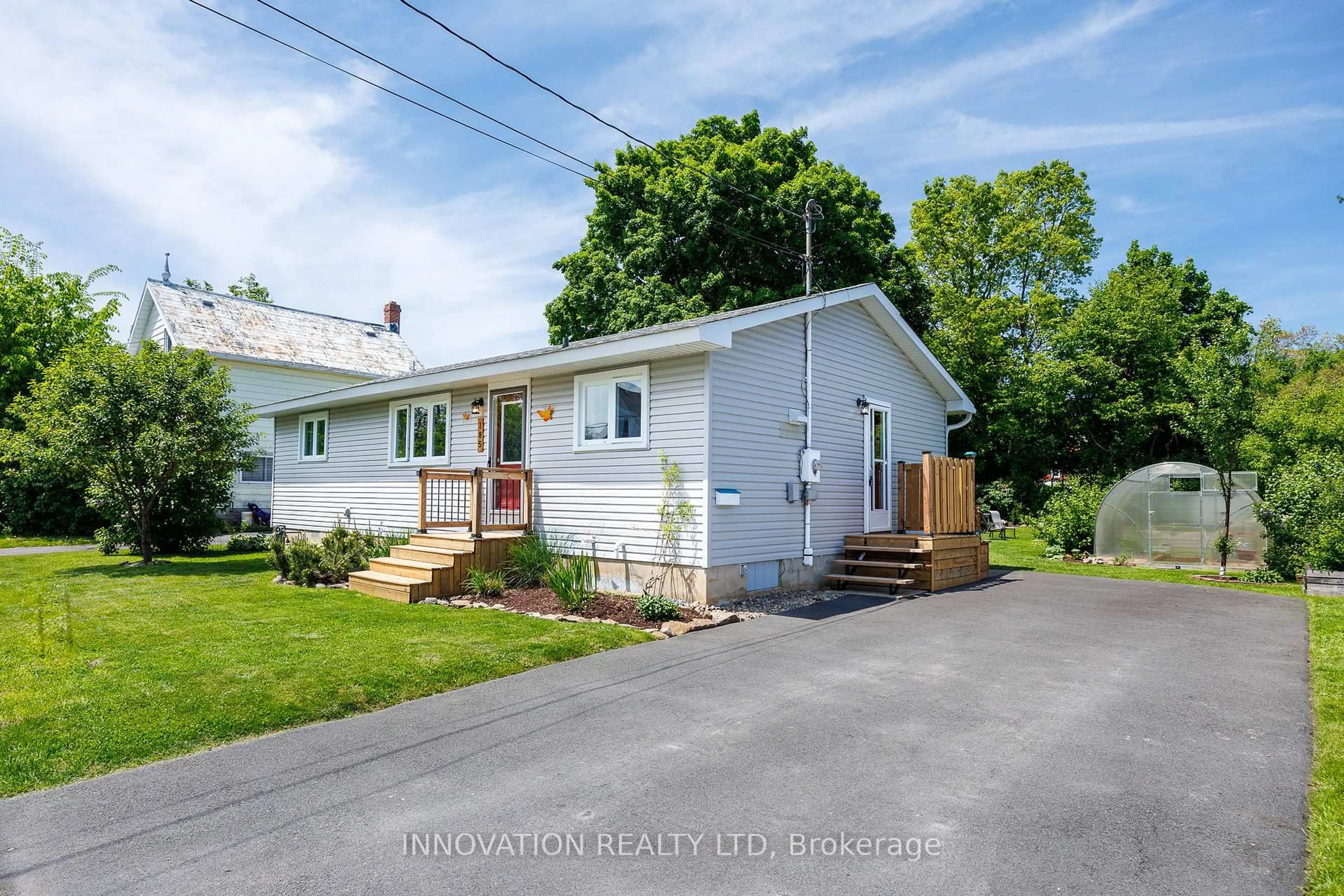 A pic from outside/outdoor area/front of a property/back of a property/a pic from drone, street for 185 Munro St, Carleton Place Ontario K7C 1G9