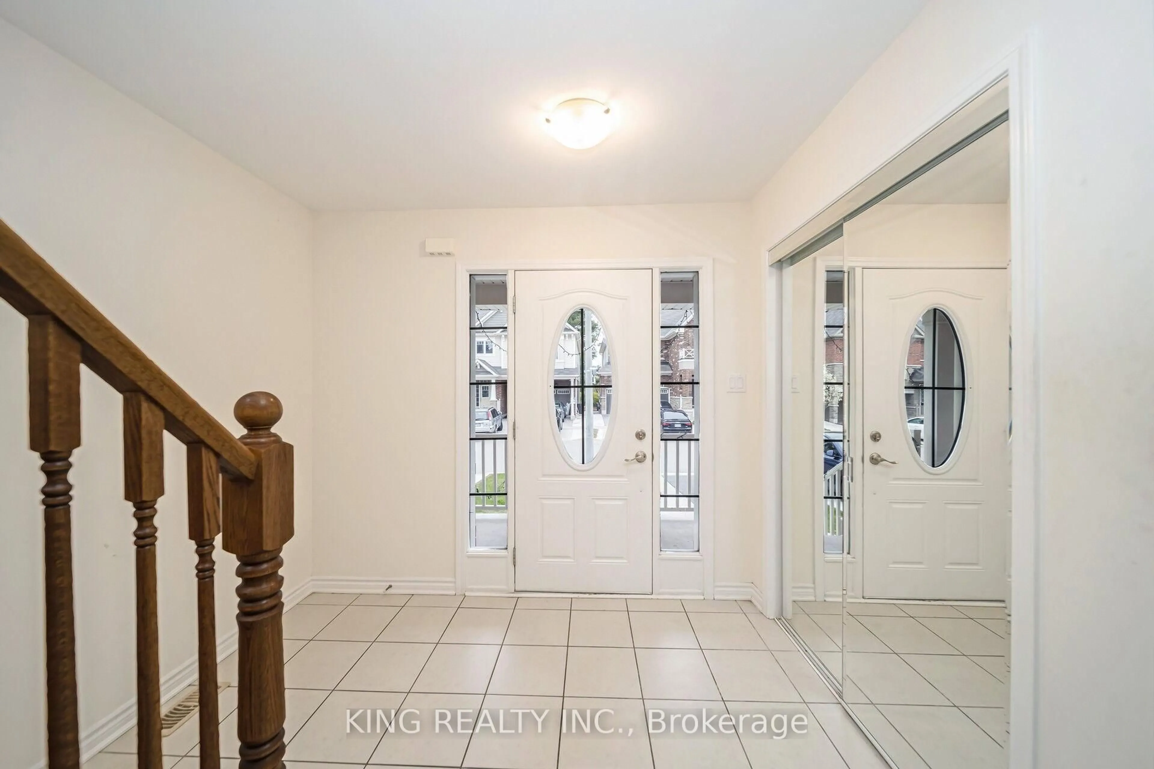 Indoor entryway for 8 Pointer St, Cambridge Ontario N3E 0B3