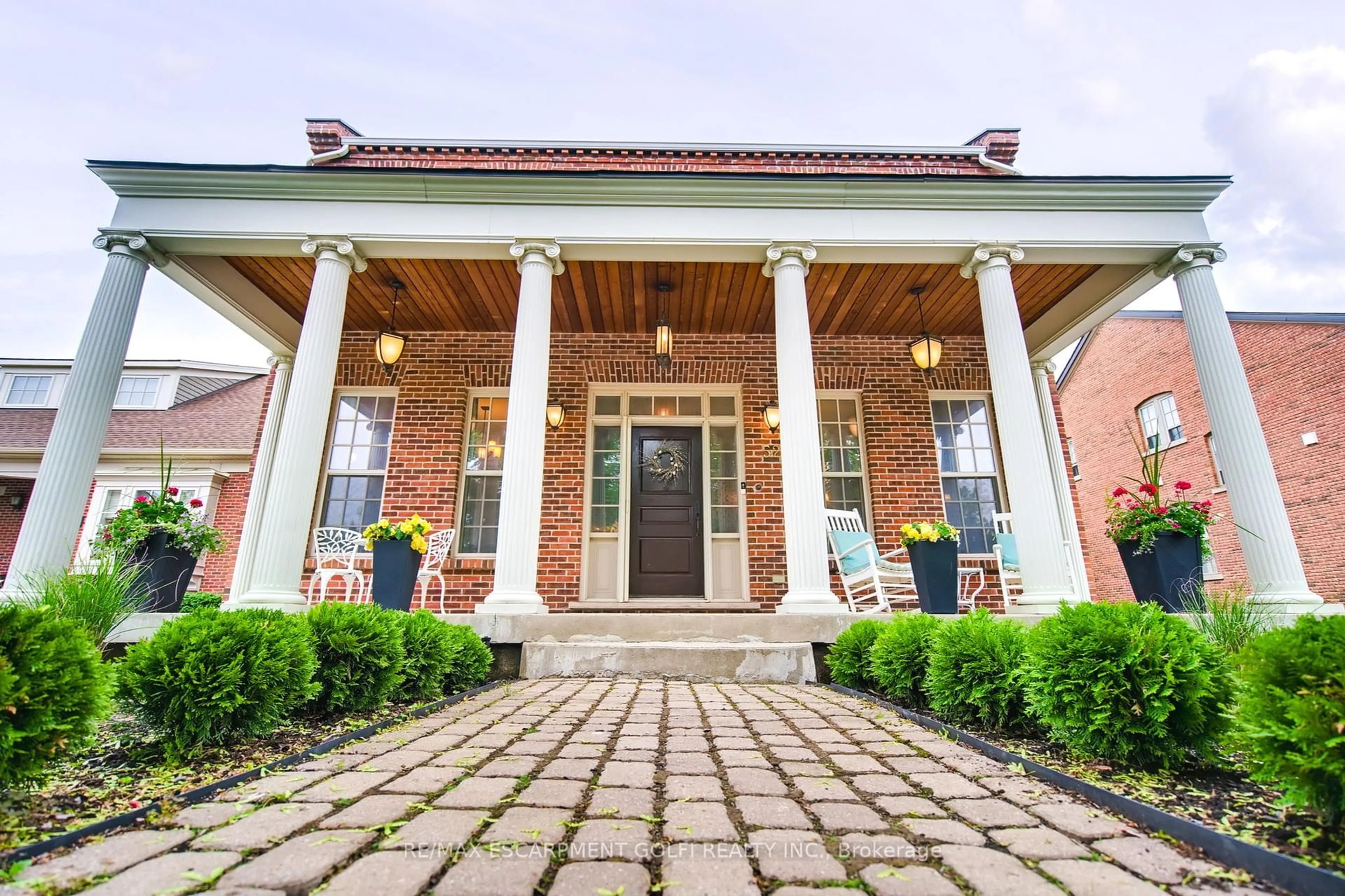 Home with brick exterior material, unknown for 52 Garrison Village Dr, Niagara-on-the-Lake Ontario L0S 1J0
