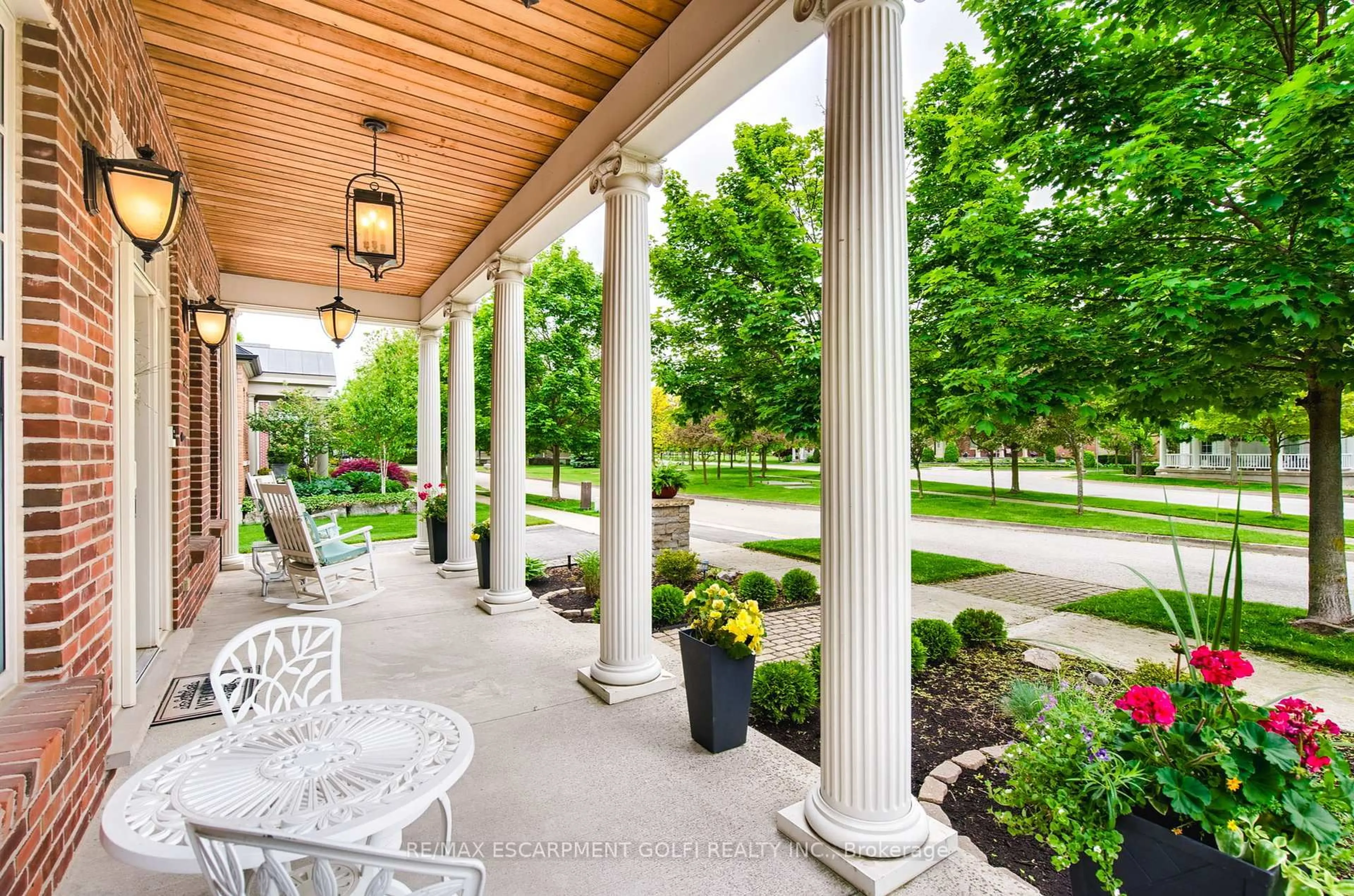 Patio, street for 52 Garrison Village Dr, Niagara-on-the-Lake Ontario L0S 1J0