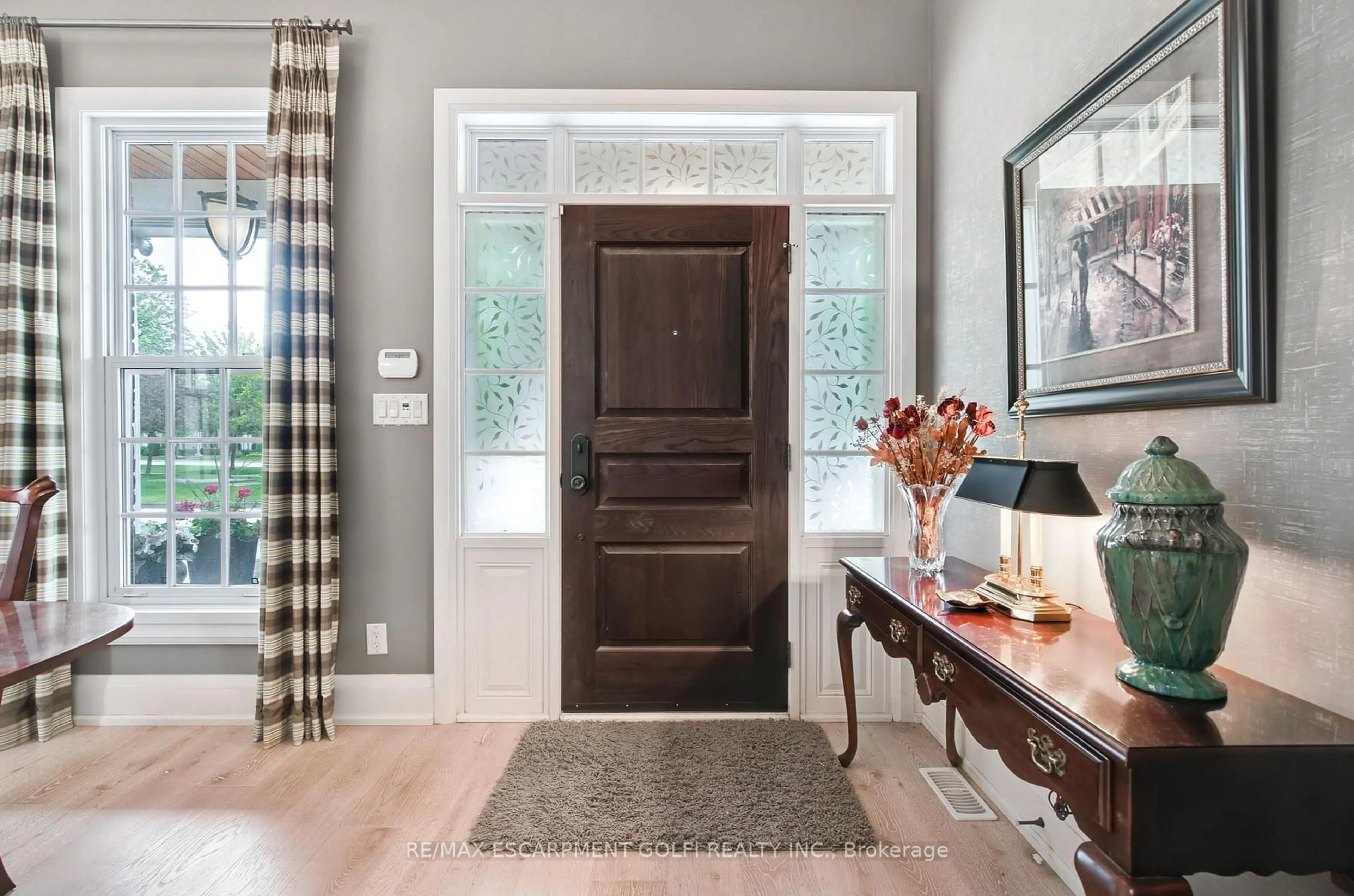 Indoor entryway for 52 Garrison Village Dr, Niagara-on-the-Lake Ontario L0S 1J0