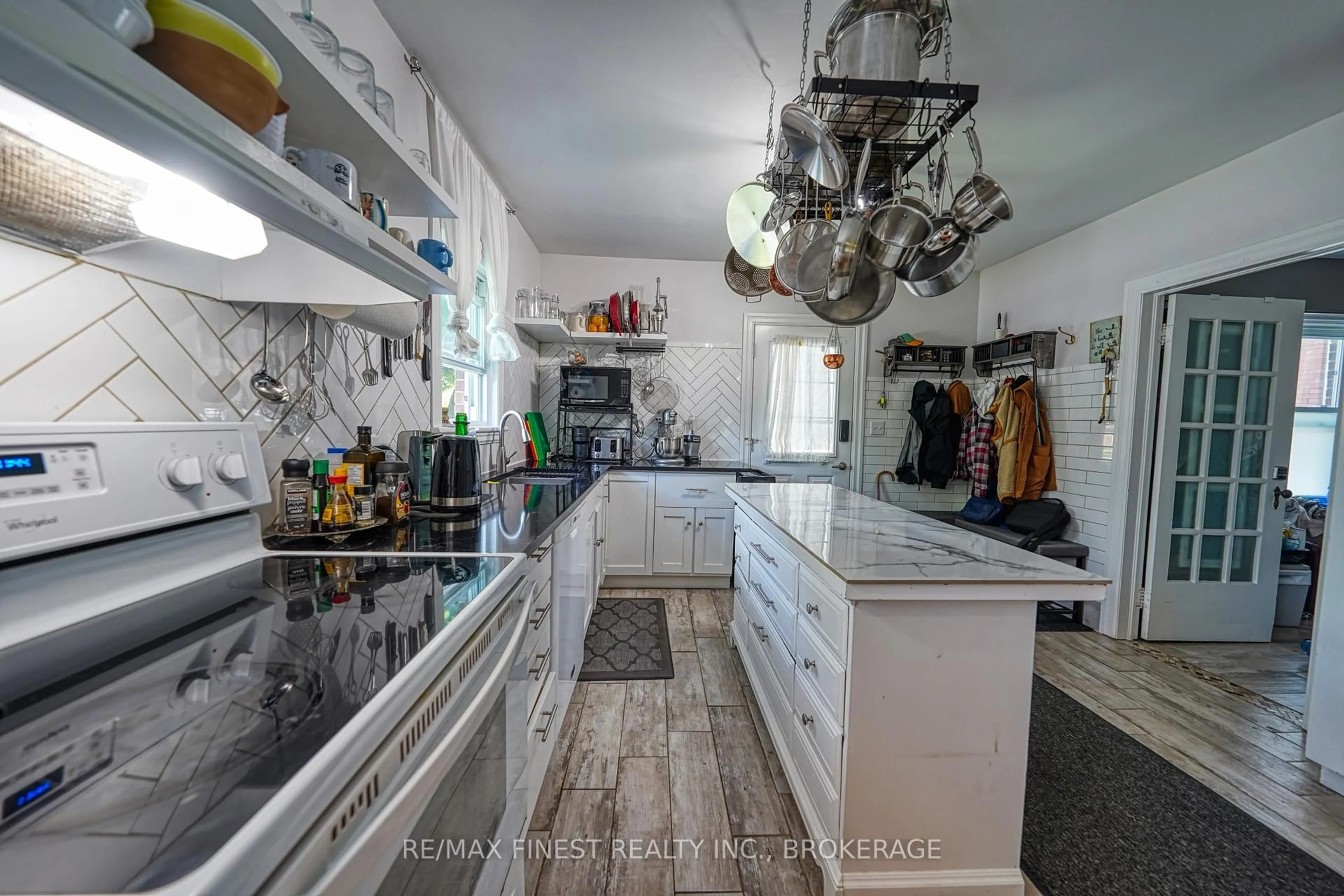 Unknown for 211 Park St, Kingston Ontario K7L 1K2