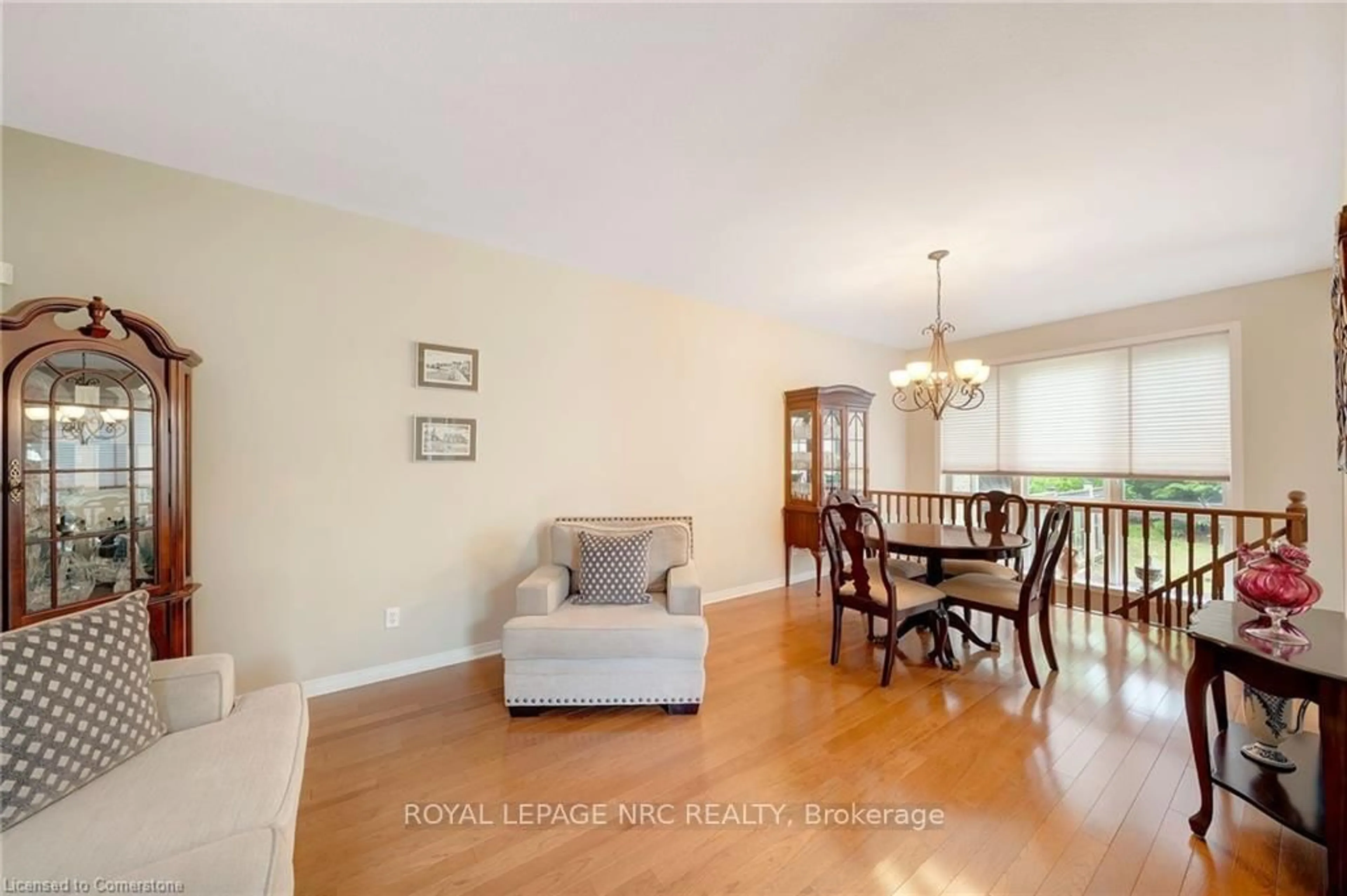 Living room with furniture, wood/laminate floor for 28 Doon Mills Dr #17, Kitchener Ontario N2P 2W9