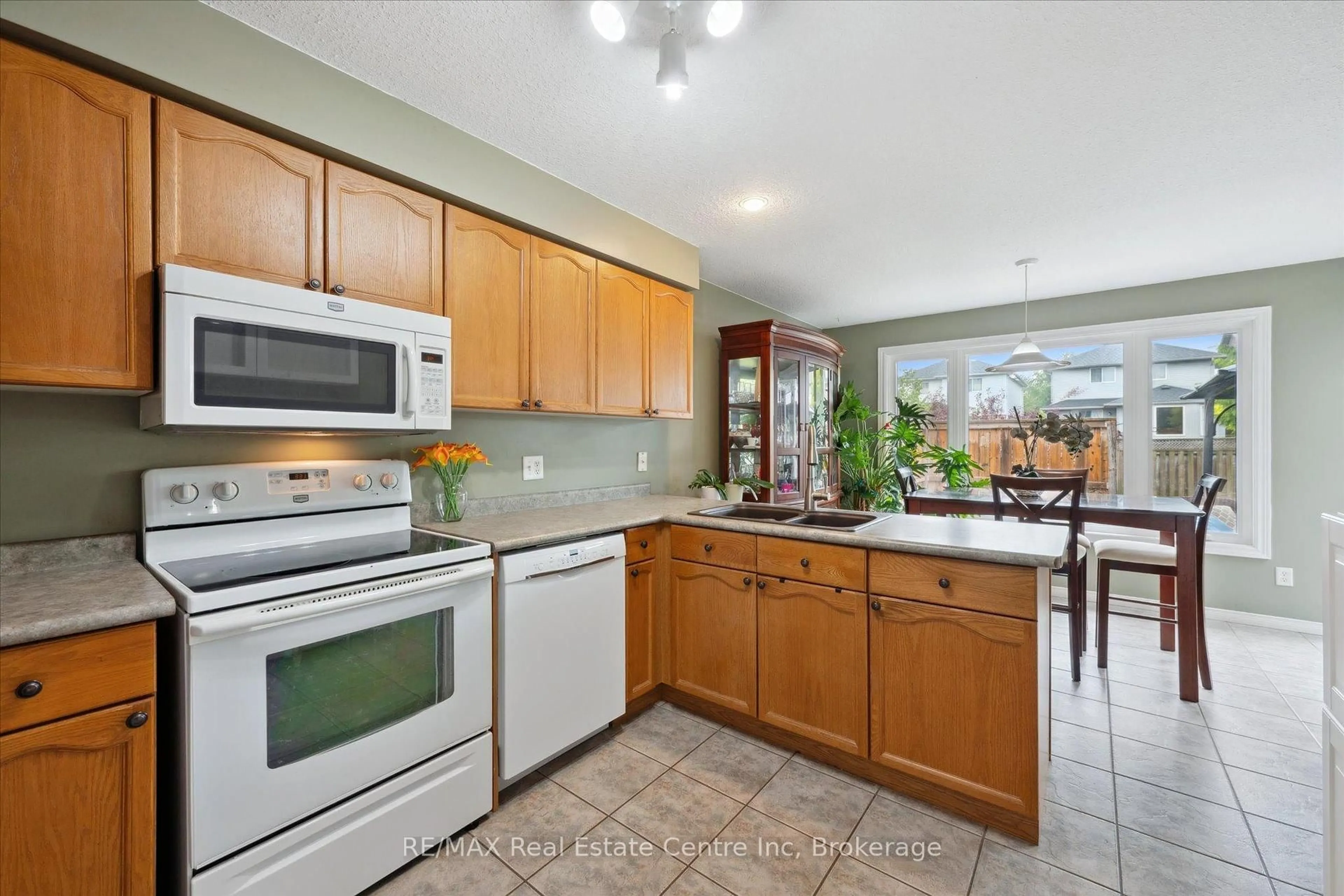 Open concept kitchen, ceramic/tile floor for 16 BAILEY Ave, Guelph Ontario N1H 8N3