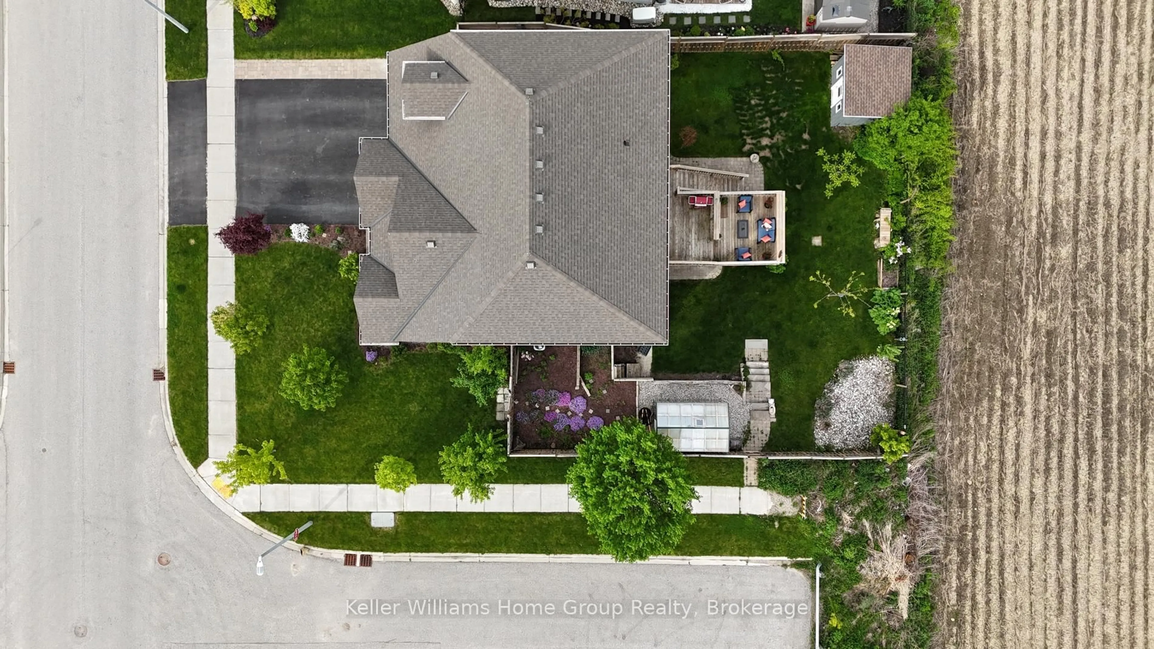 A pic from outside/outdoor area/front of a property/back of a property/a pic from drone, street for 75 Stafford St, Centre Wellington Ontario N0B 1S0