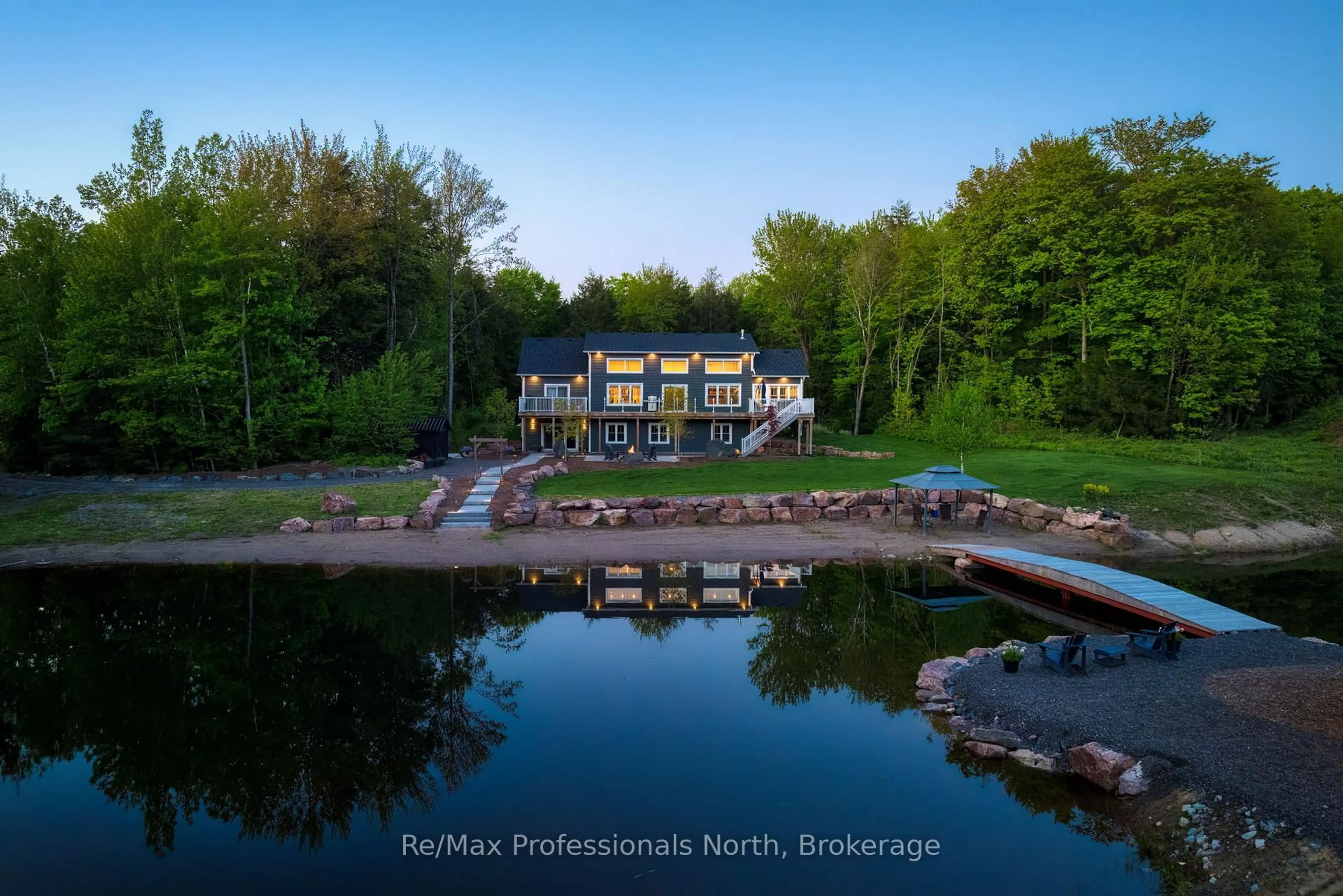 A pic from outside/outdoor area/front of a property/back of a property/a pic from drone, water/lake/river/ocean view for 1076 Xavier St, Gravenhurst Ontario P0E 1G0