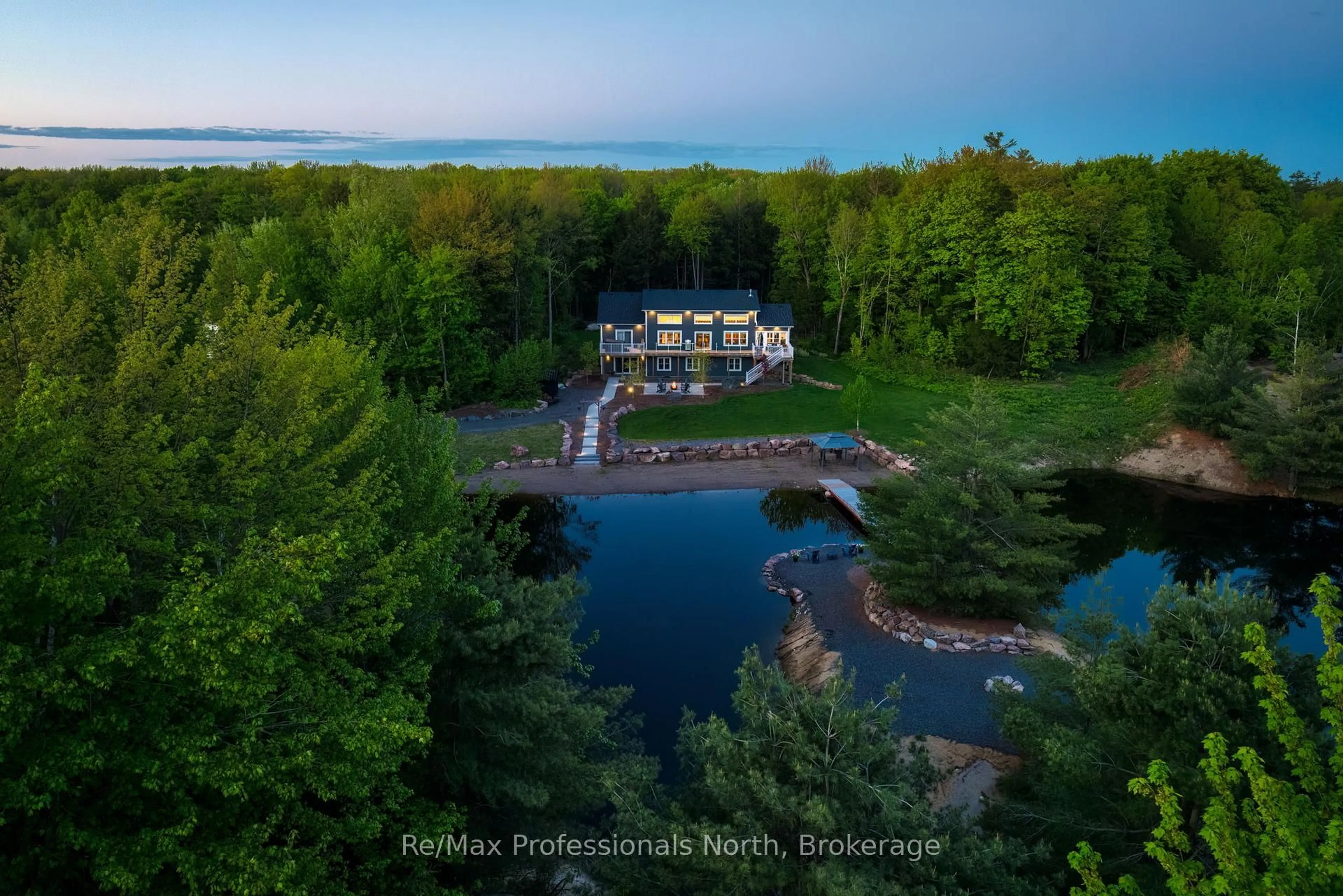 A pic from outside/outdoor area/front of a property/back of a property/a pic from drone, water/lake/river/ocean view for 1076 Xavier St, Gravenhurst Ontario P0E 1G0