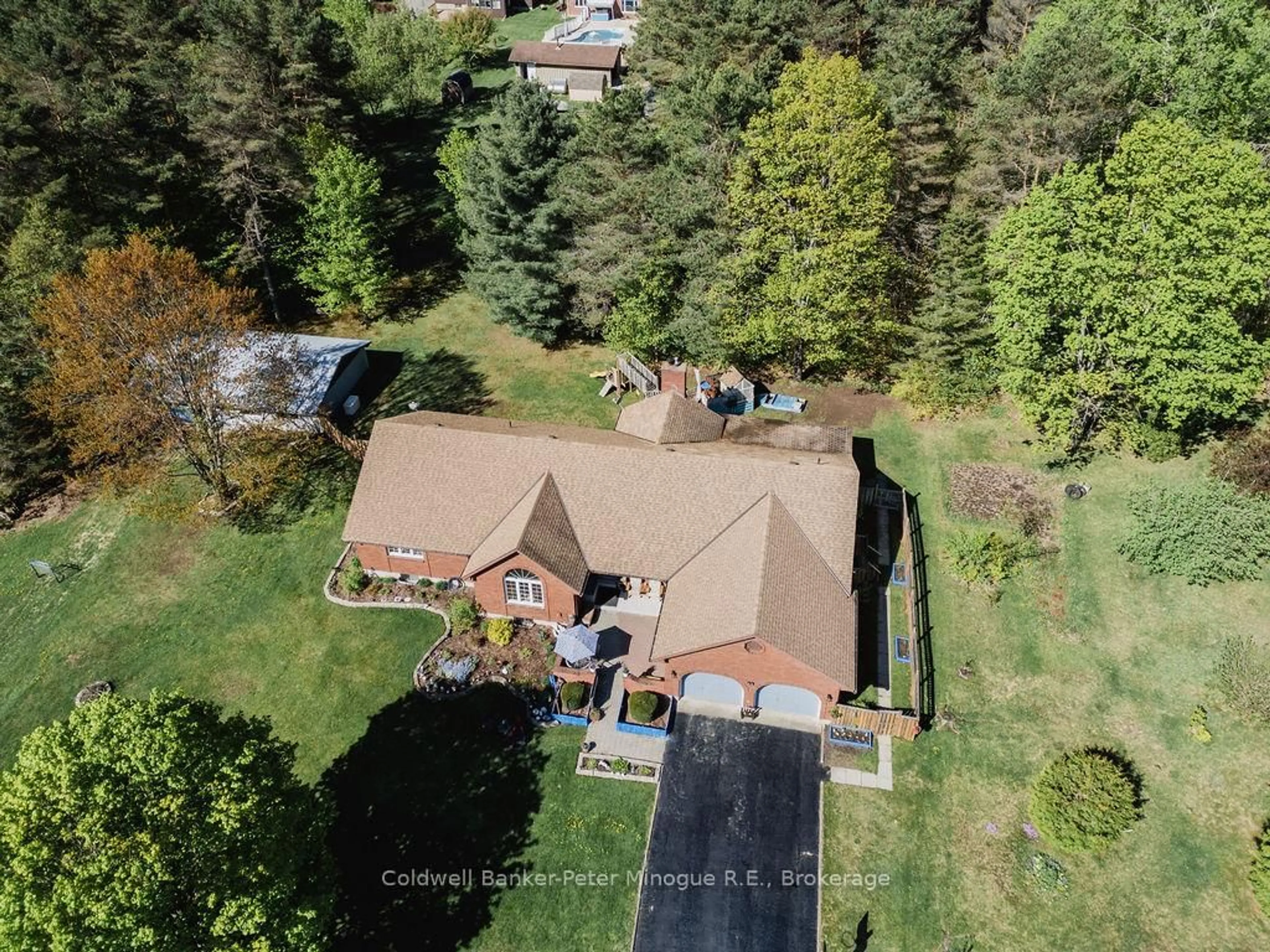 A pic from outside/outdoor area/front of a property/back of a property/a pic from drone, unknown for 24 MURRAY St, Sundridge Ontario P0A 1Z0