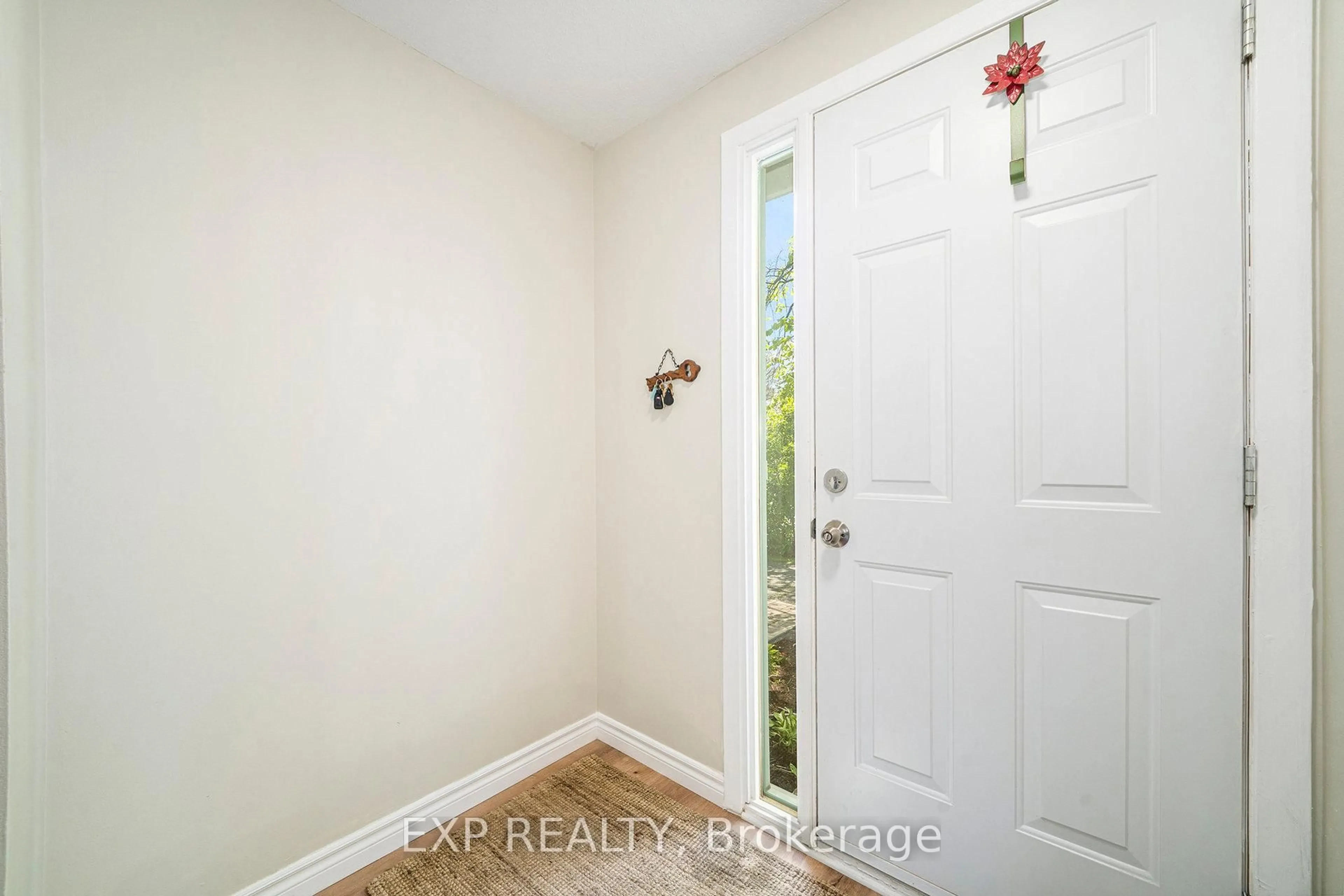 Indoor entryway for 2 Sherway Dr, Ottawa Ontario K2J 1N3
