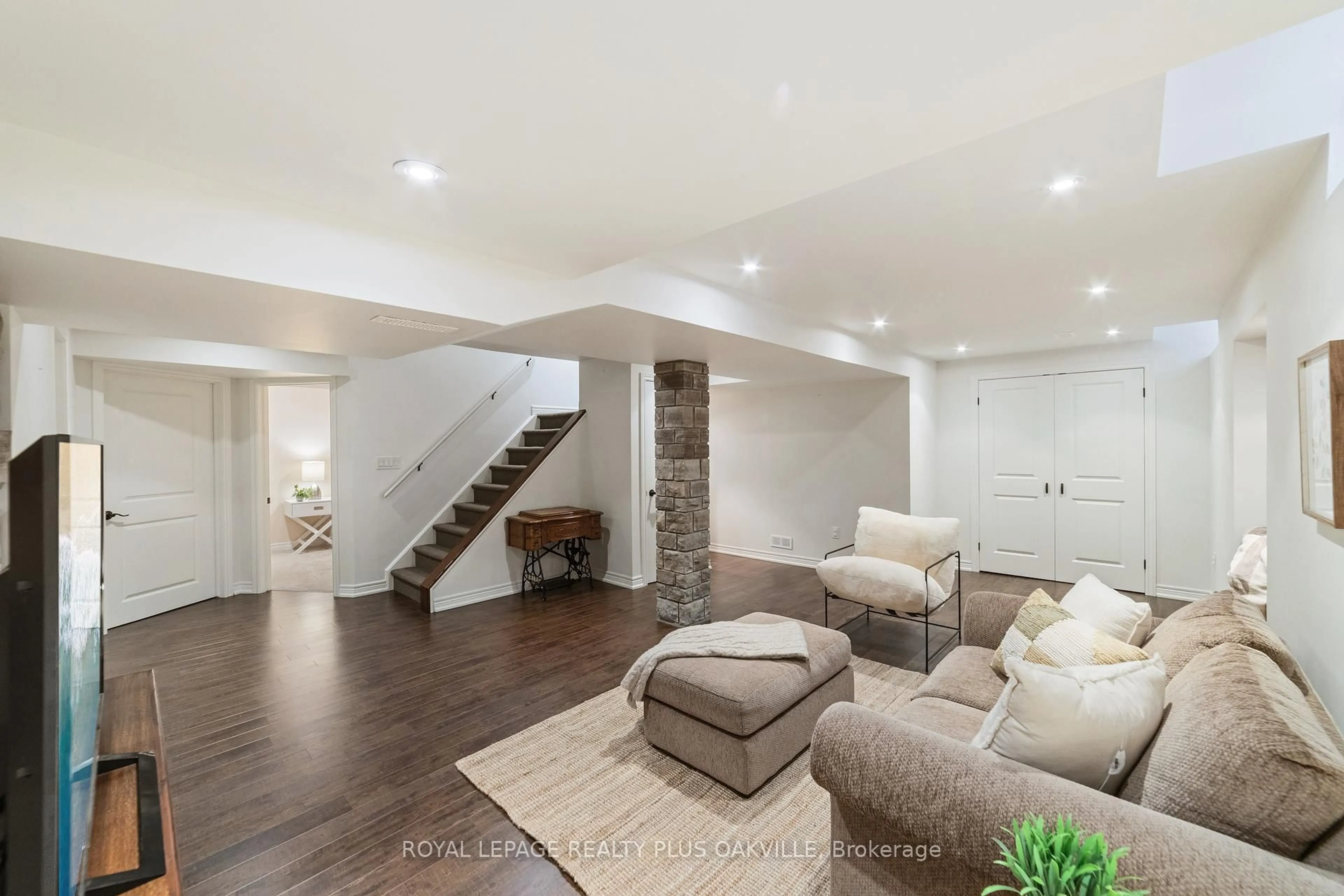 Unknown for 42 Fellowes Cres, Hamilton Ontario L8B 0M3