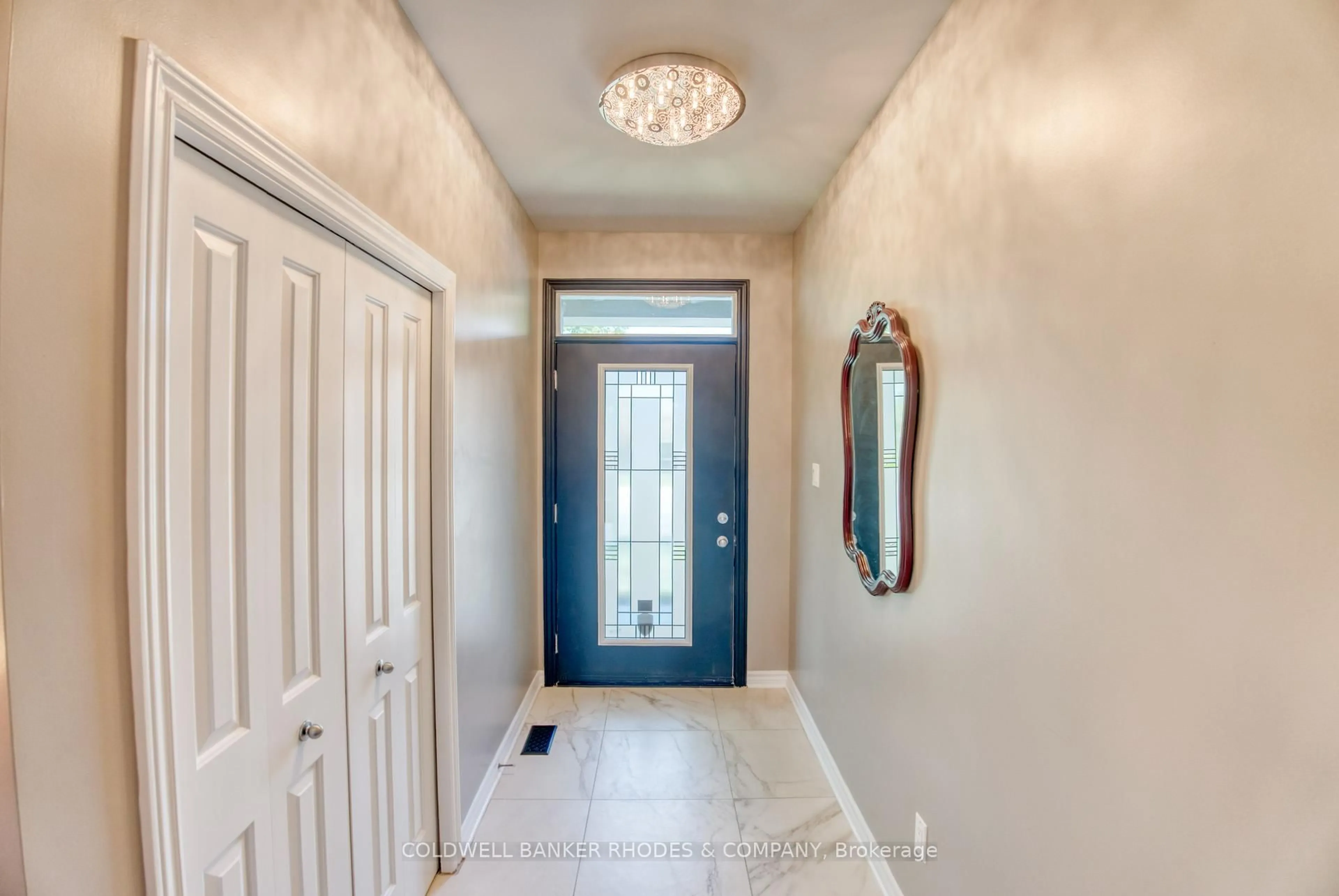 Indoor entryway for 454 Creekview Way, Ottawa Ontario K1T 0J5