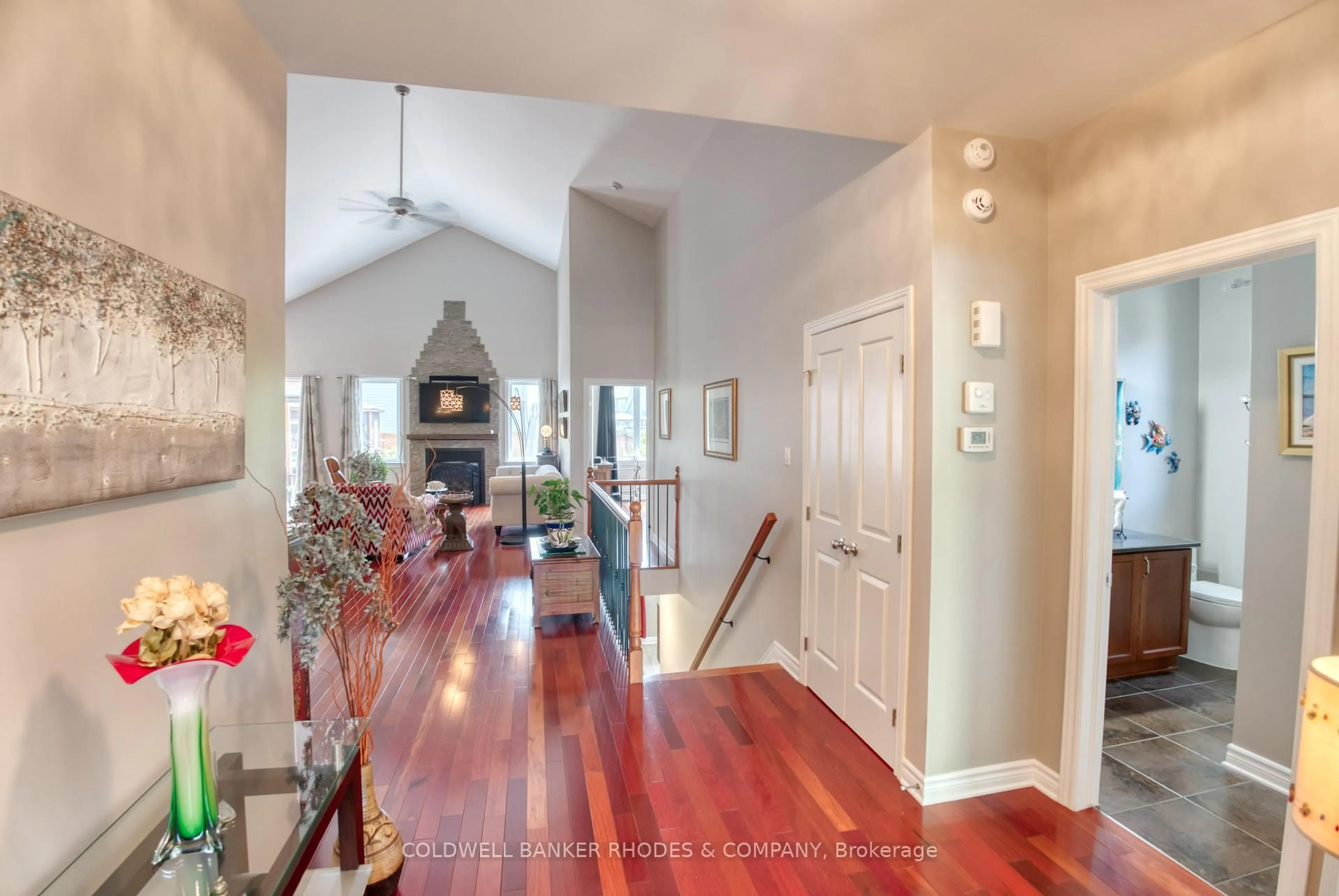 Indoor entryway for 454 Creekview Way, Ottawa Ontario K1T 0J5