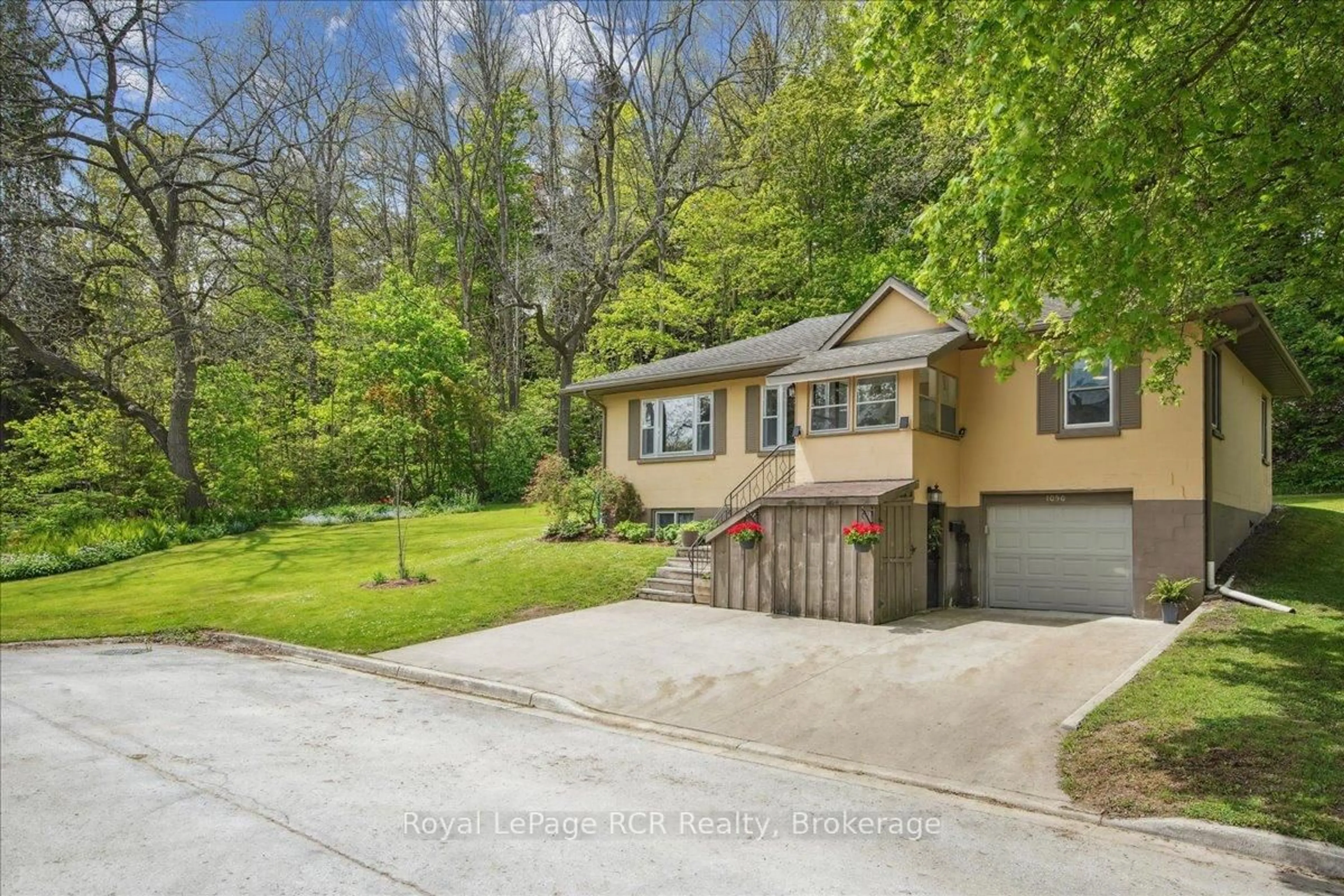 A pic from outside/outdoor area/front of a property/back of a property/a pic from drone, water/lake/river/ocean view for 1050 4th A Ave, Owen Sound Ontario N4K 5A1