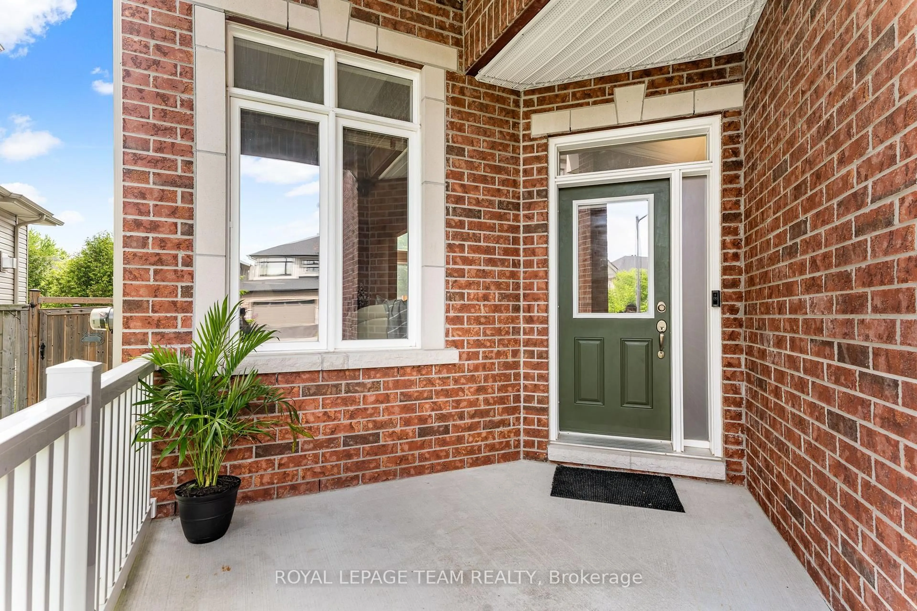 Indoor entryway for 316 Sugar Pine Cres, Kanata Ontario K2M 0B1