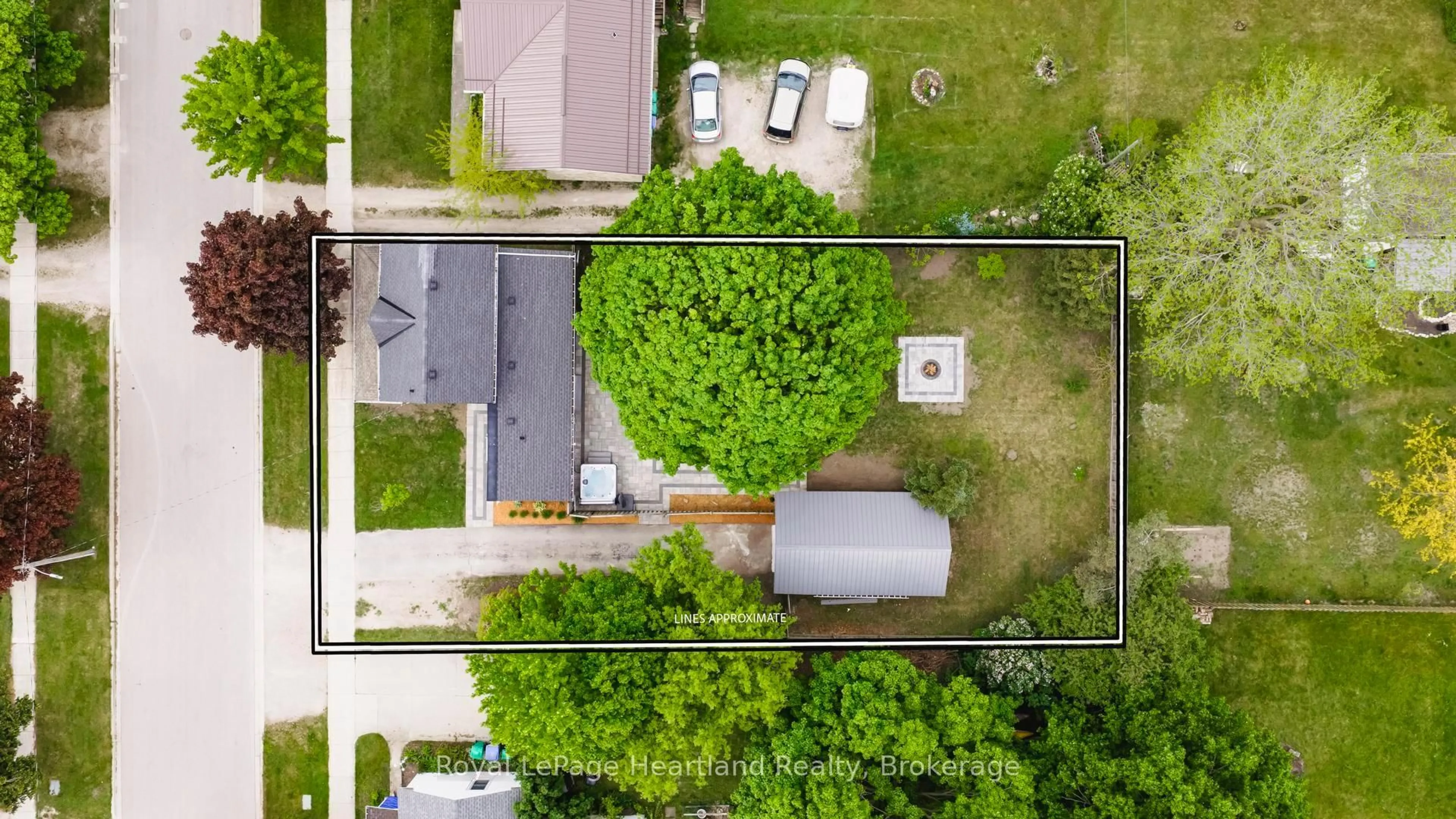 A pic from outside/outdoor area/front of a property/back of a property/a pic from drone, street for 137 Palmerston St, Goderich Ontario N7A 3E7