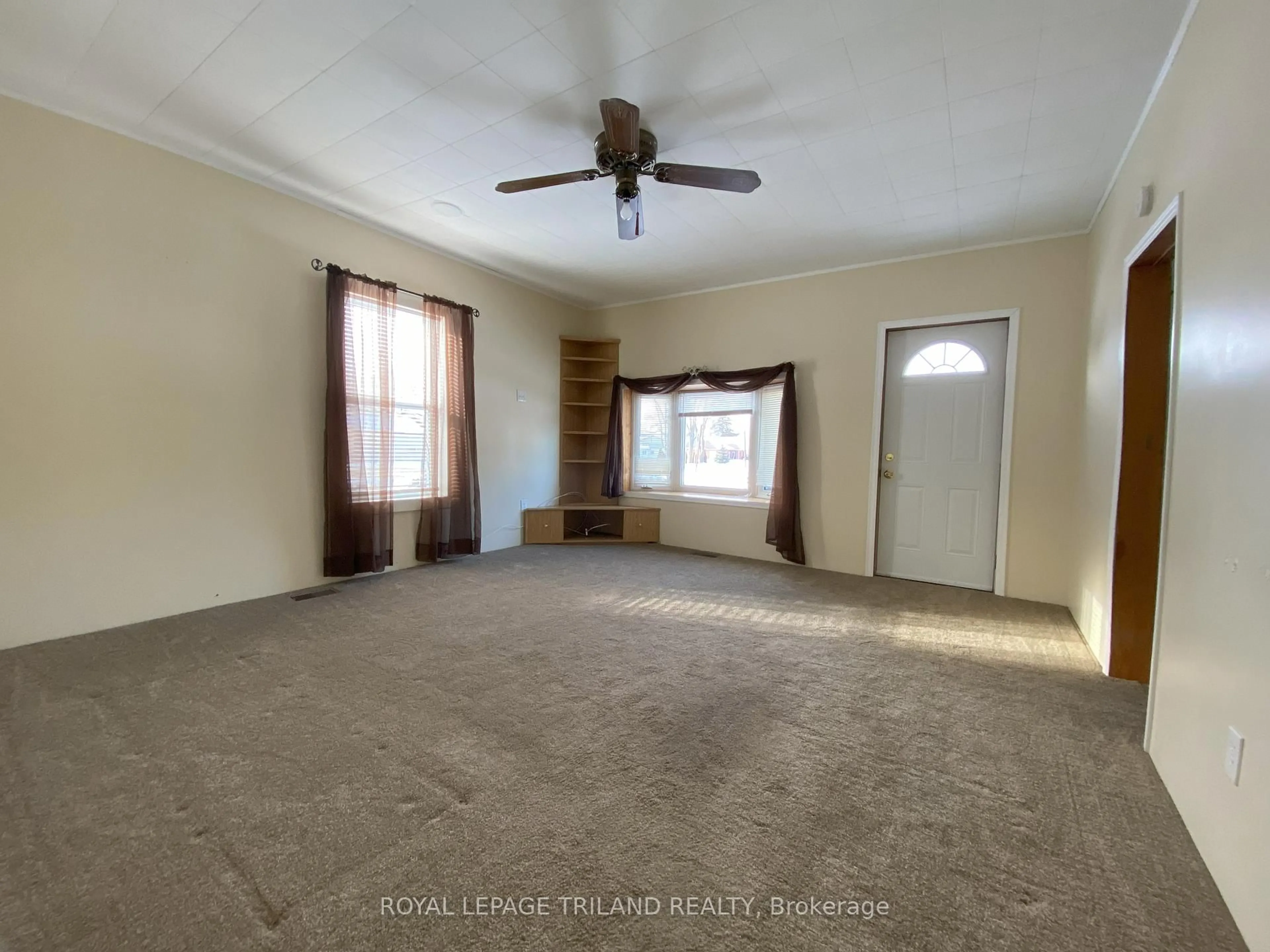 A pic of a room for 81 Mill St, Lambton Shores Ontario N0M 2N0