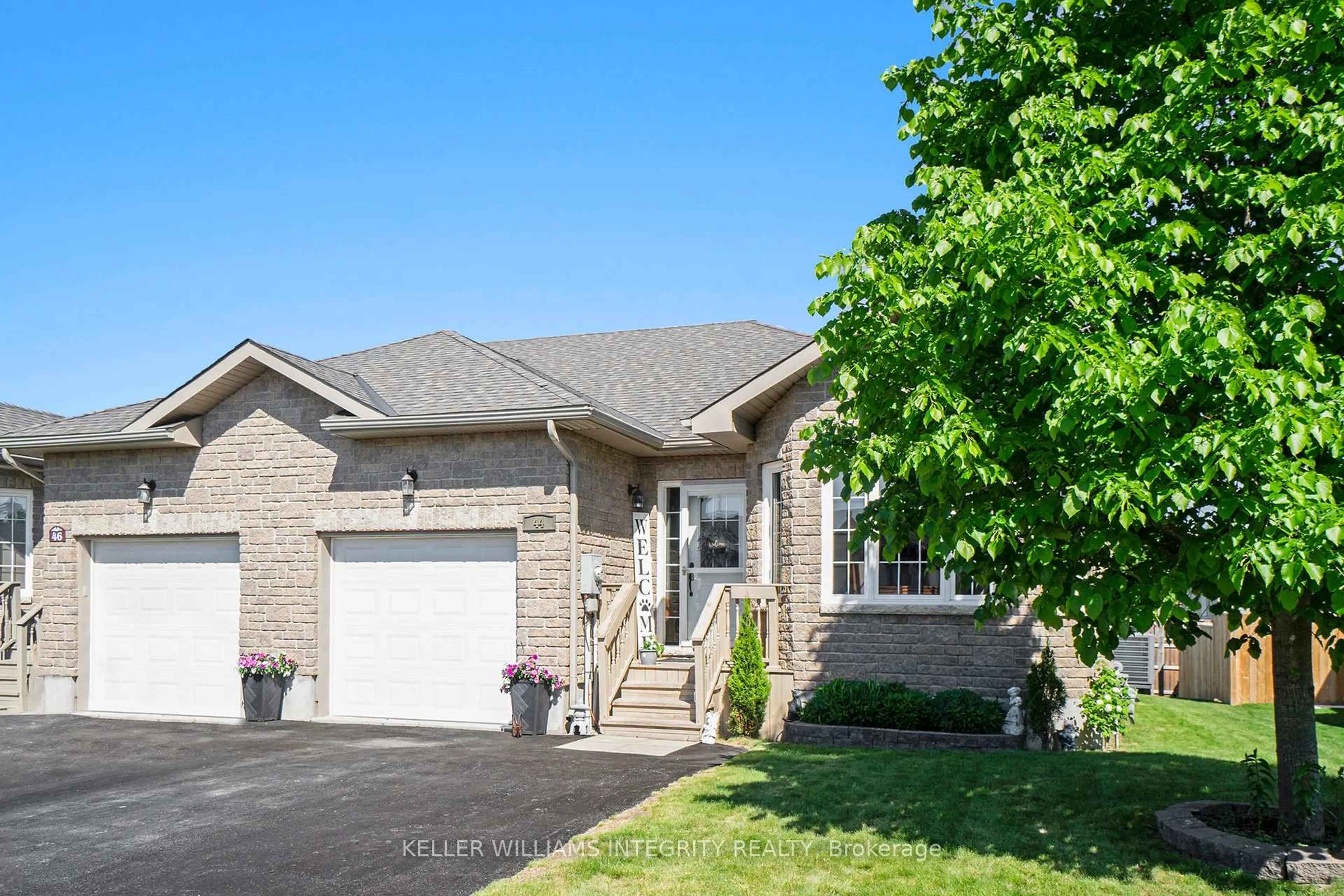 Home with brick exterior material, street for 44 Lee Ave, Smiths Falls Ontario K7A 0A2