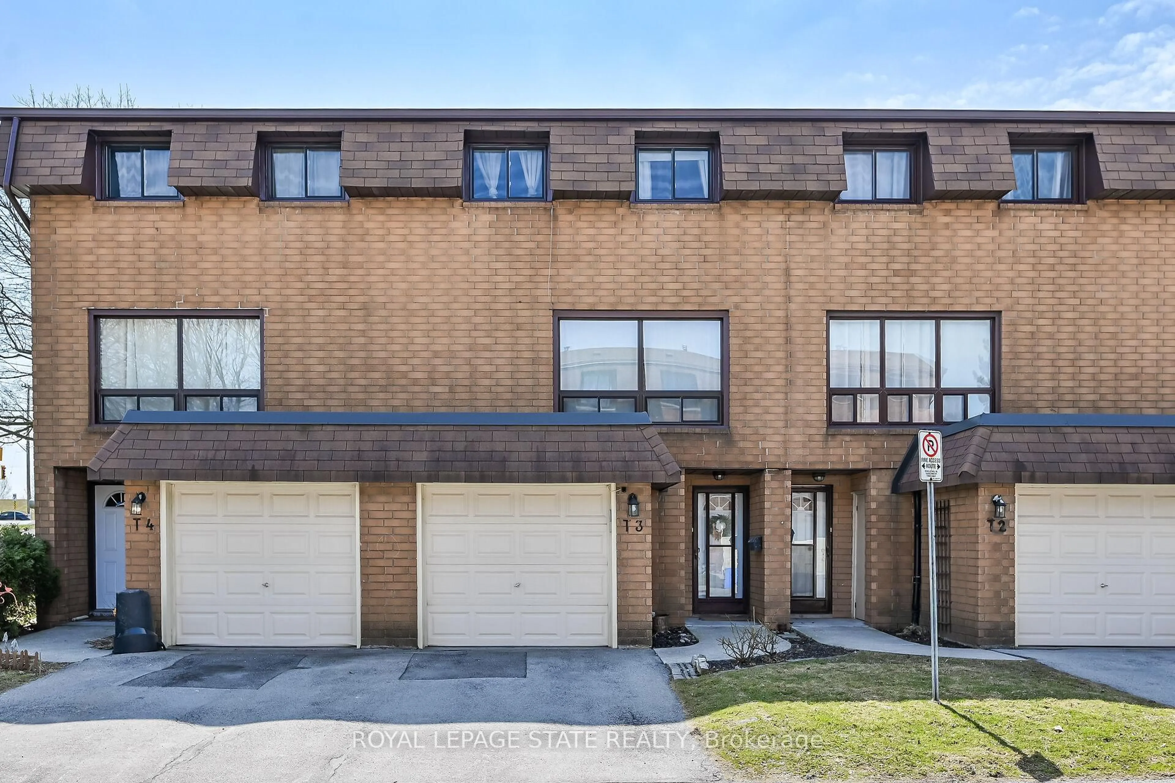 A pic from outside/outdoor area/front of a property/back of a property/a pic from drone, street for 444 Stone Church Rd #T3, Hamilton Ontario L9B 1R1