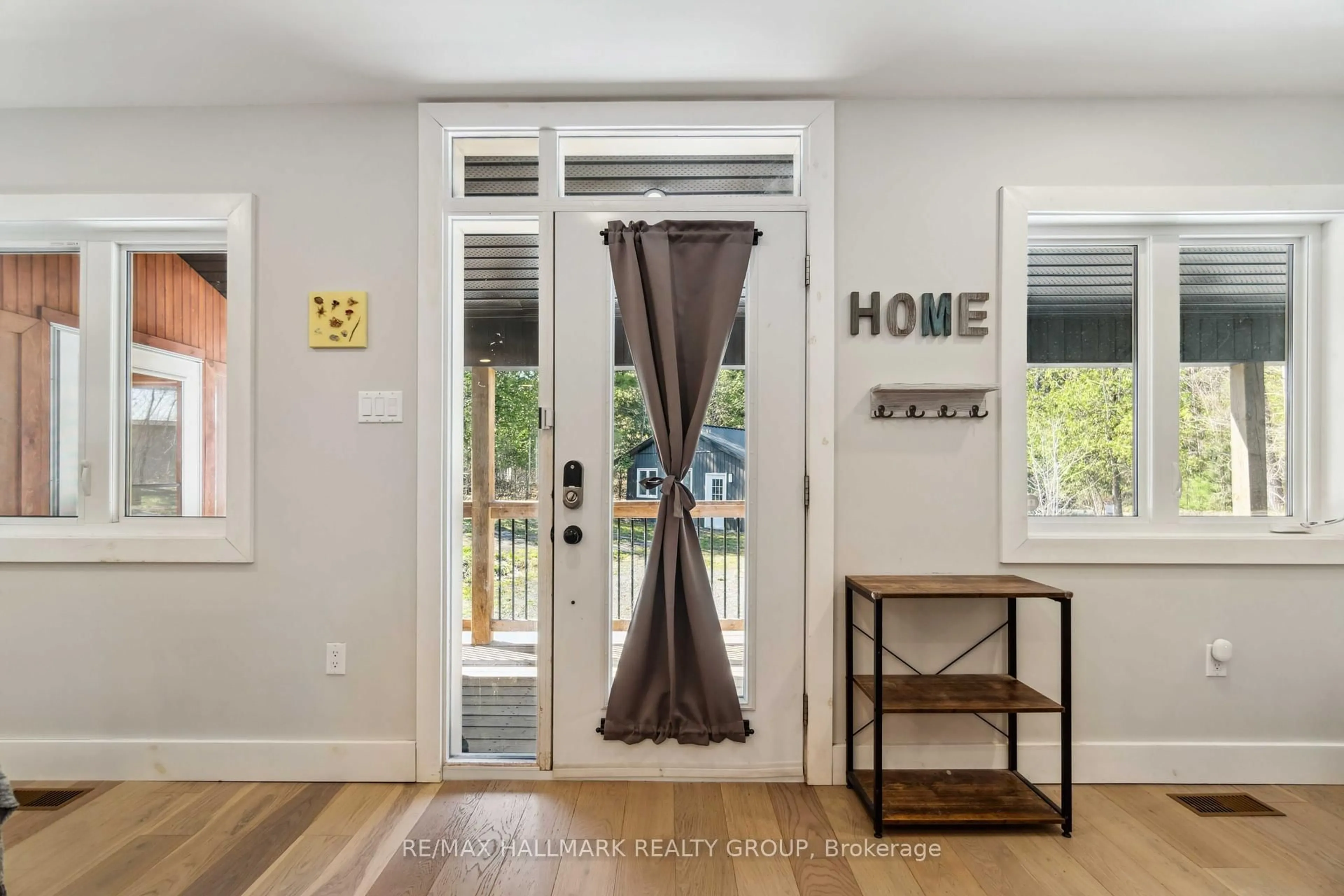 Indoor entryway for 628 Sugar Bush Rd, Pakenham Ontario K0A 2X0