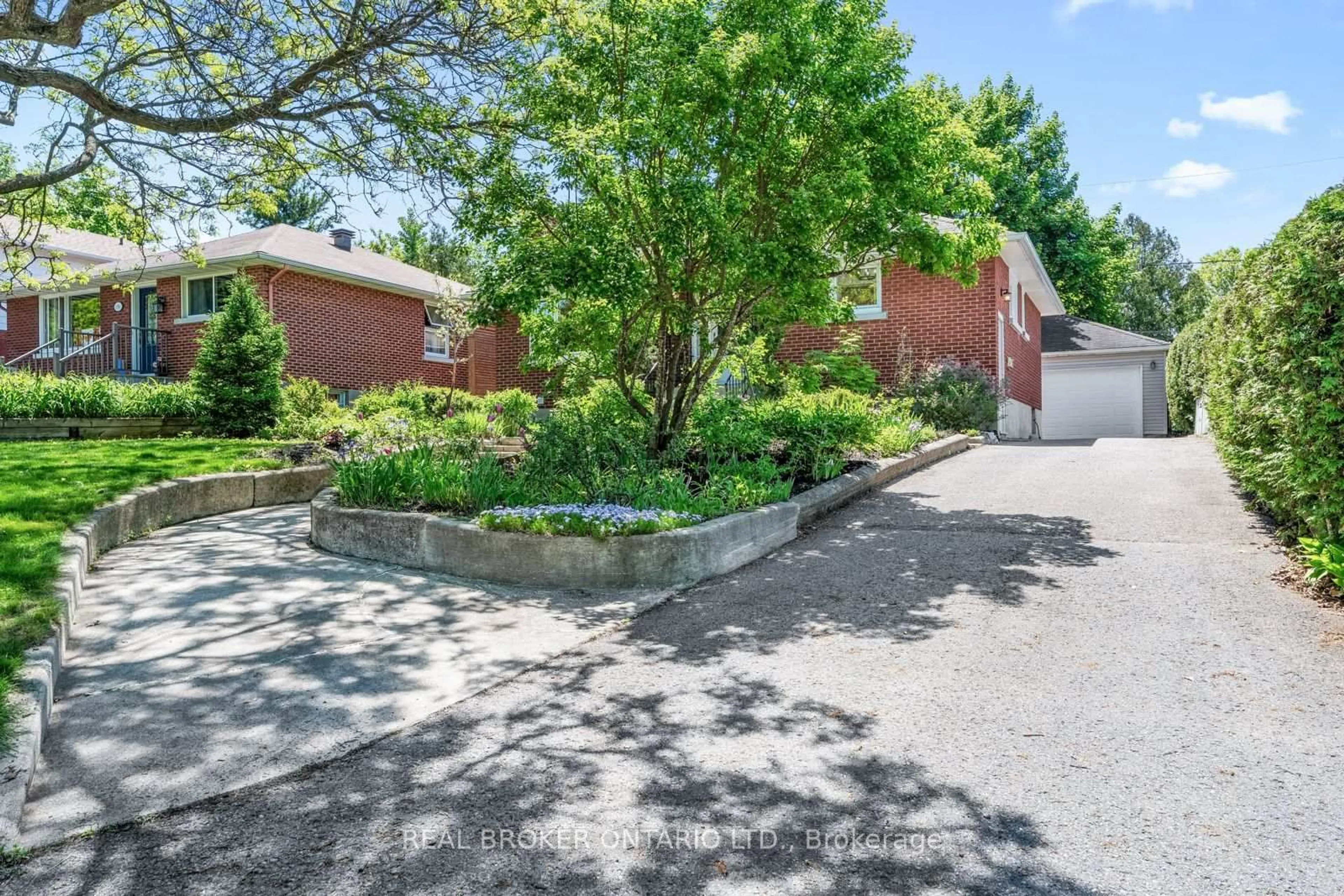 Unknown for 174 Dahlia Ave, Ottawa Ontario K1H 6G2