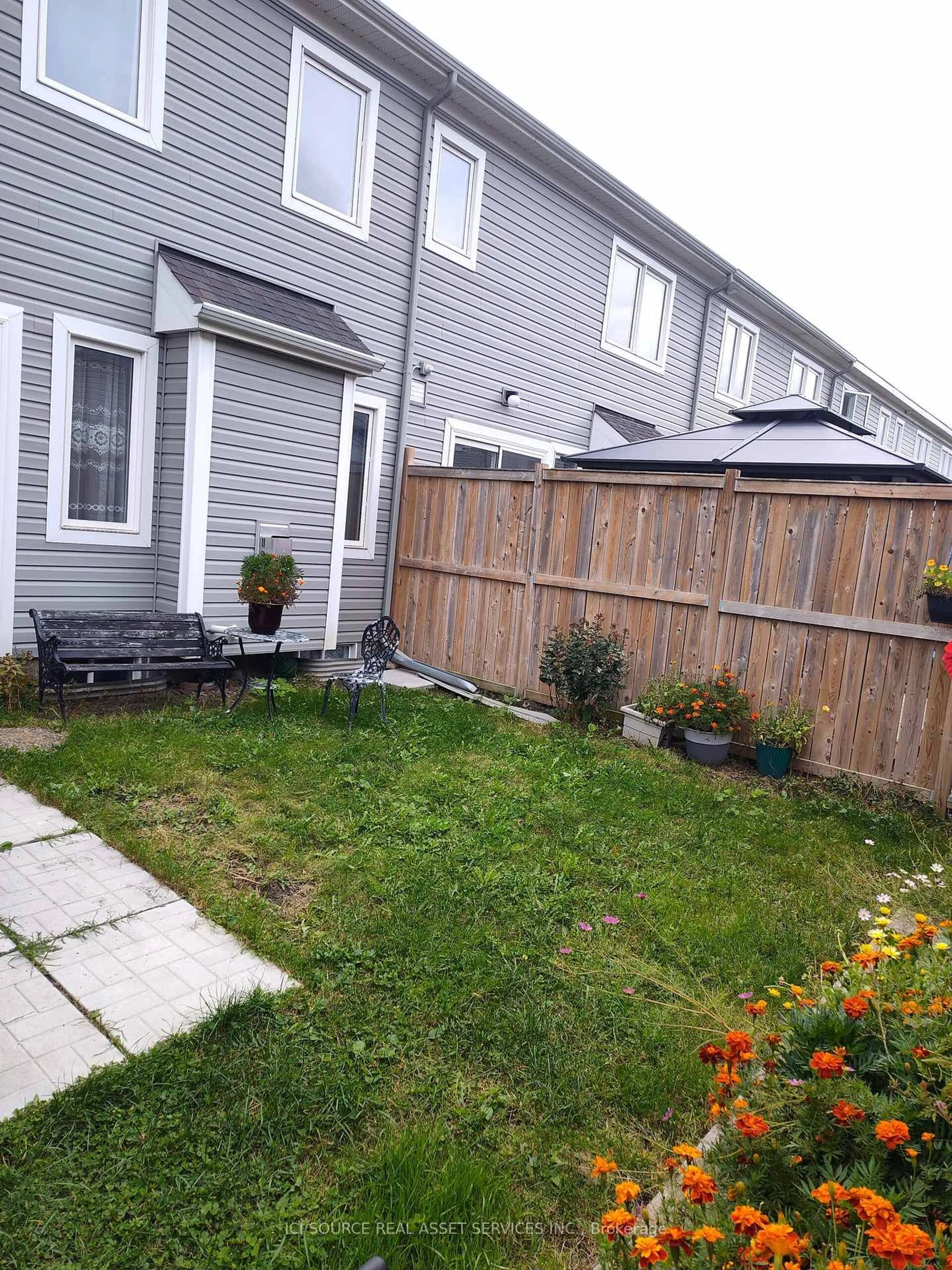 Patio, street for 202 Conifer Creek Circ, Ottawa Ontario K2M 0M2