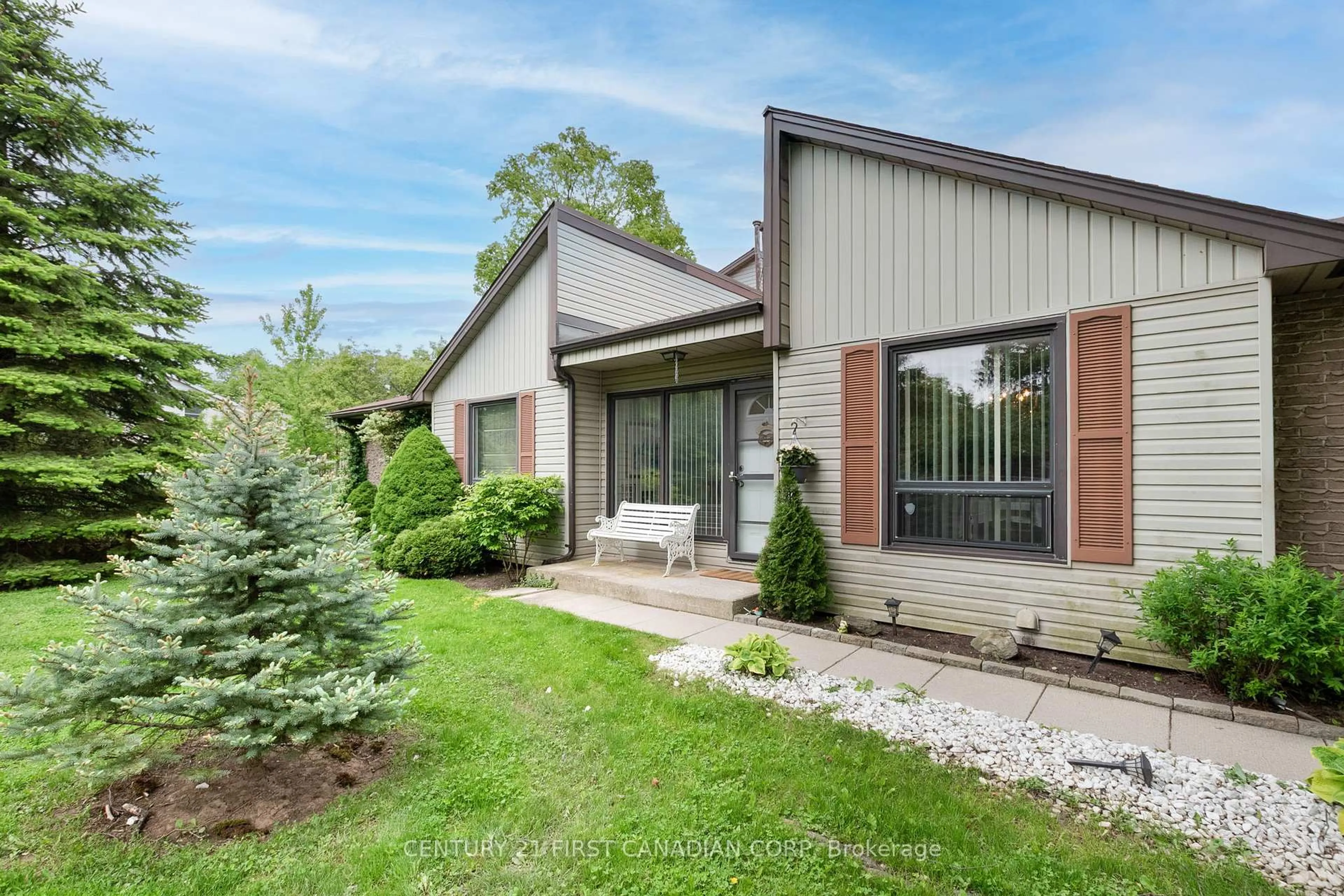 Home with brick exterior material, unknown for 992 Farnham Rd, London South Ontario N6K 1S1