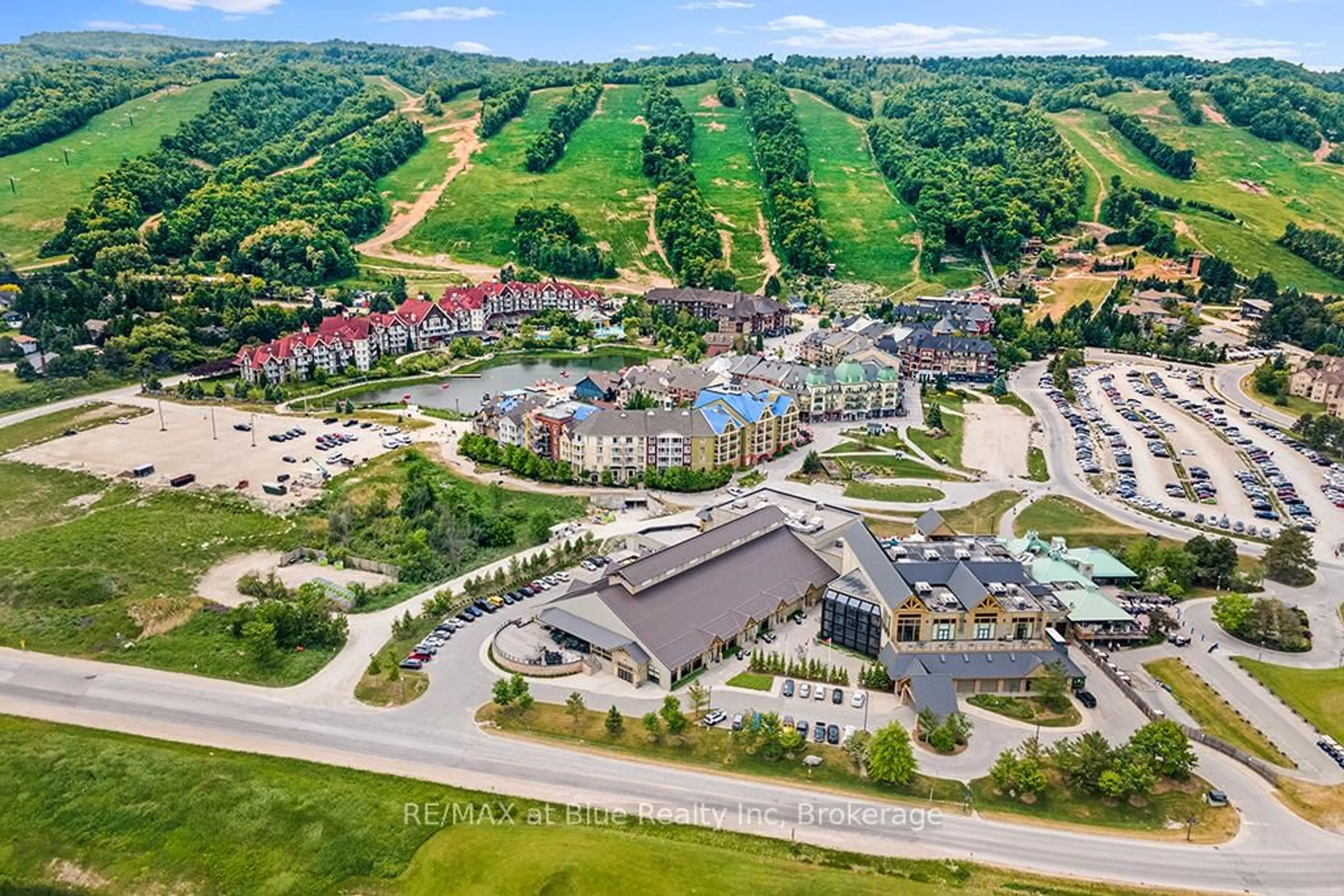 A pic from outside/outdoor area/front of a property/back of a property/a pic from drone, mountain view for 190 Jozo Weider Blvd #302, Blue Mountains Ontario L9Y 0V2