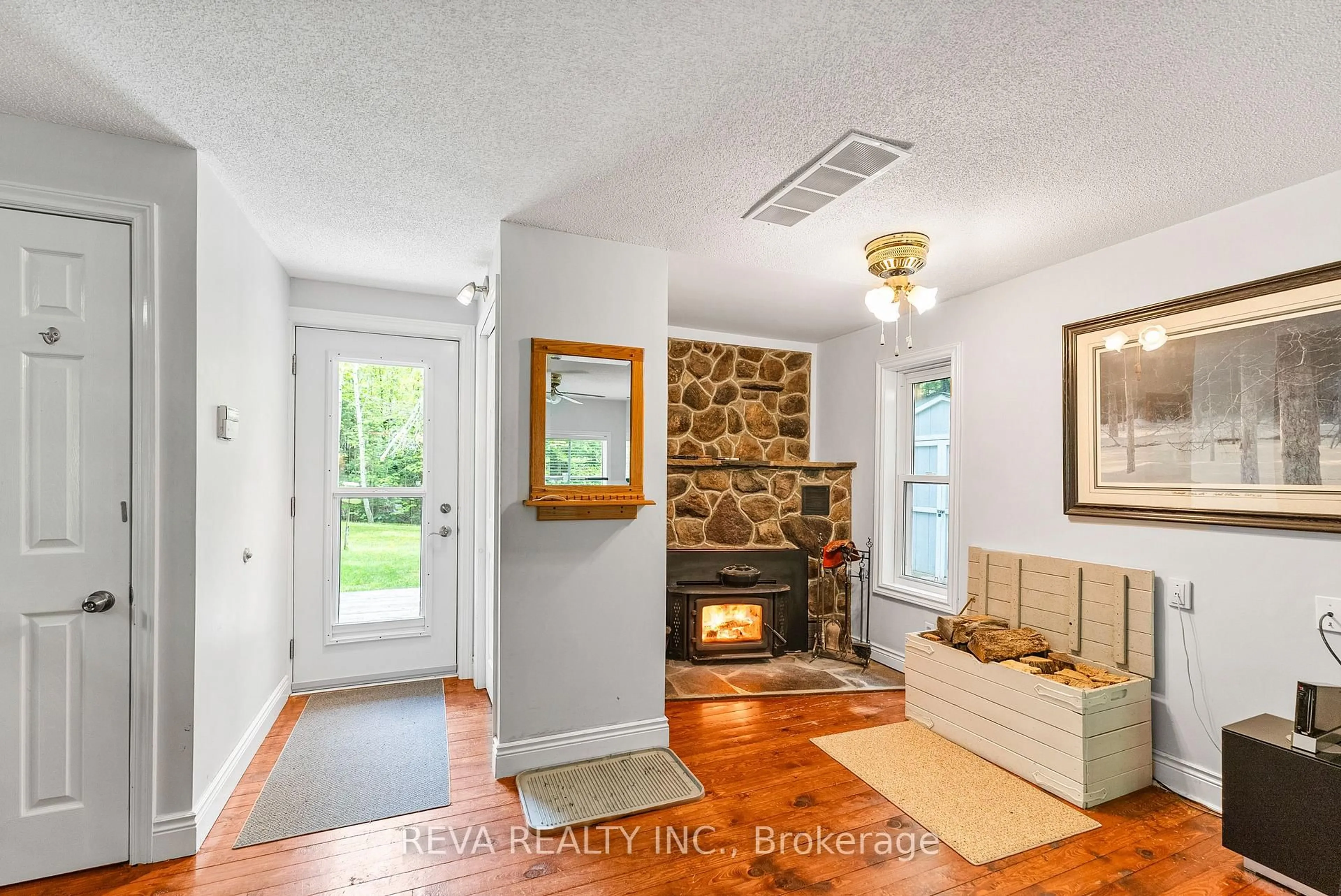 Indoor entryway for 1407 Spooks Bay Lane, Highlands East Ontario K0L 2C0