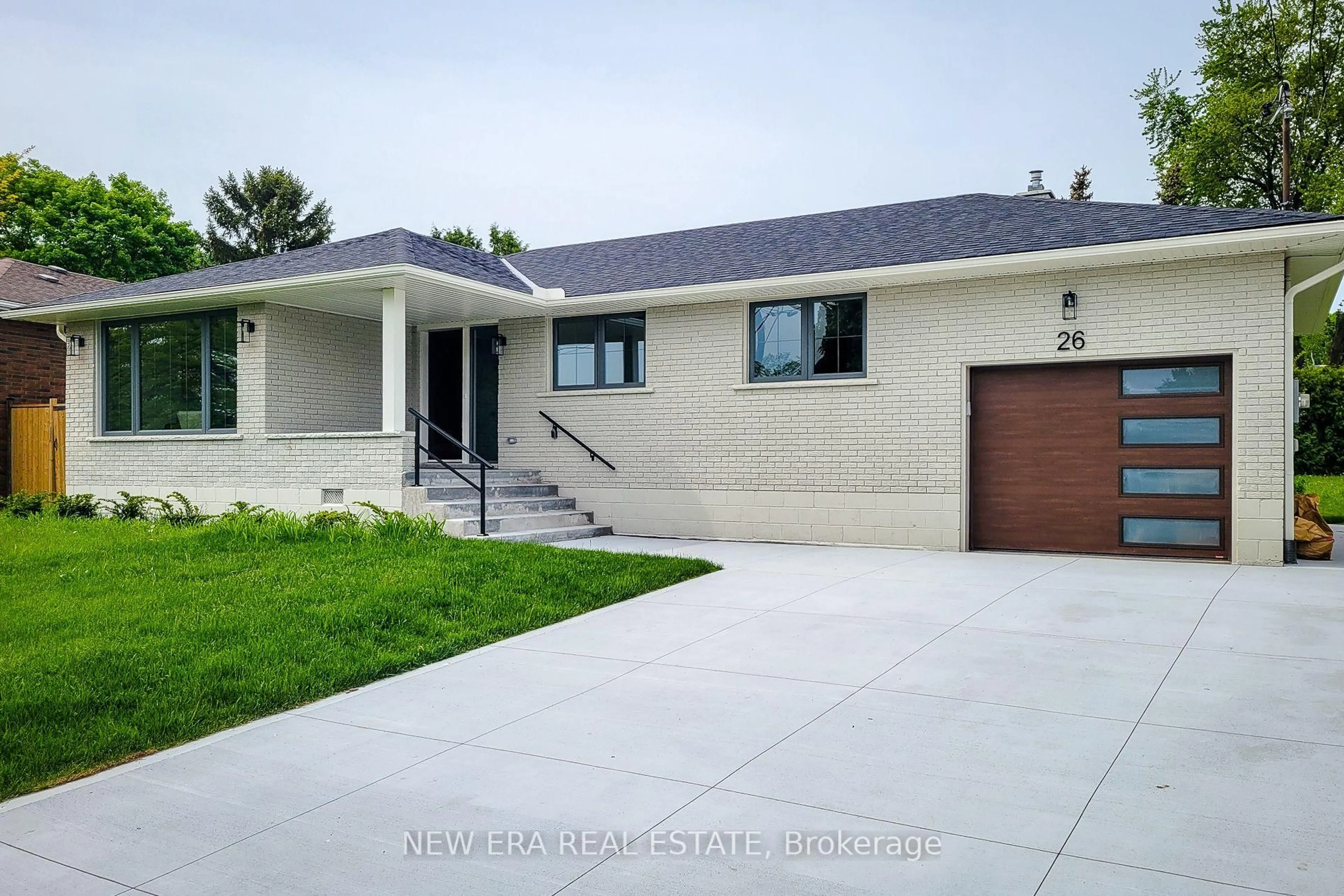 Home with vinyl exterior material, street for 26 George St, Grimsby Ontario L3M 3Y6
