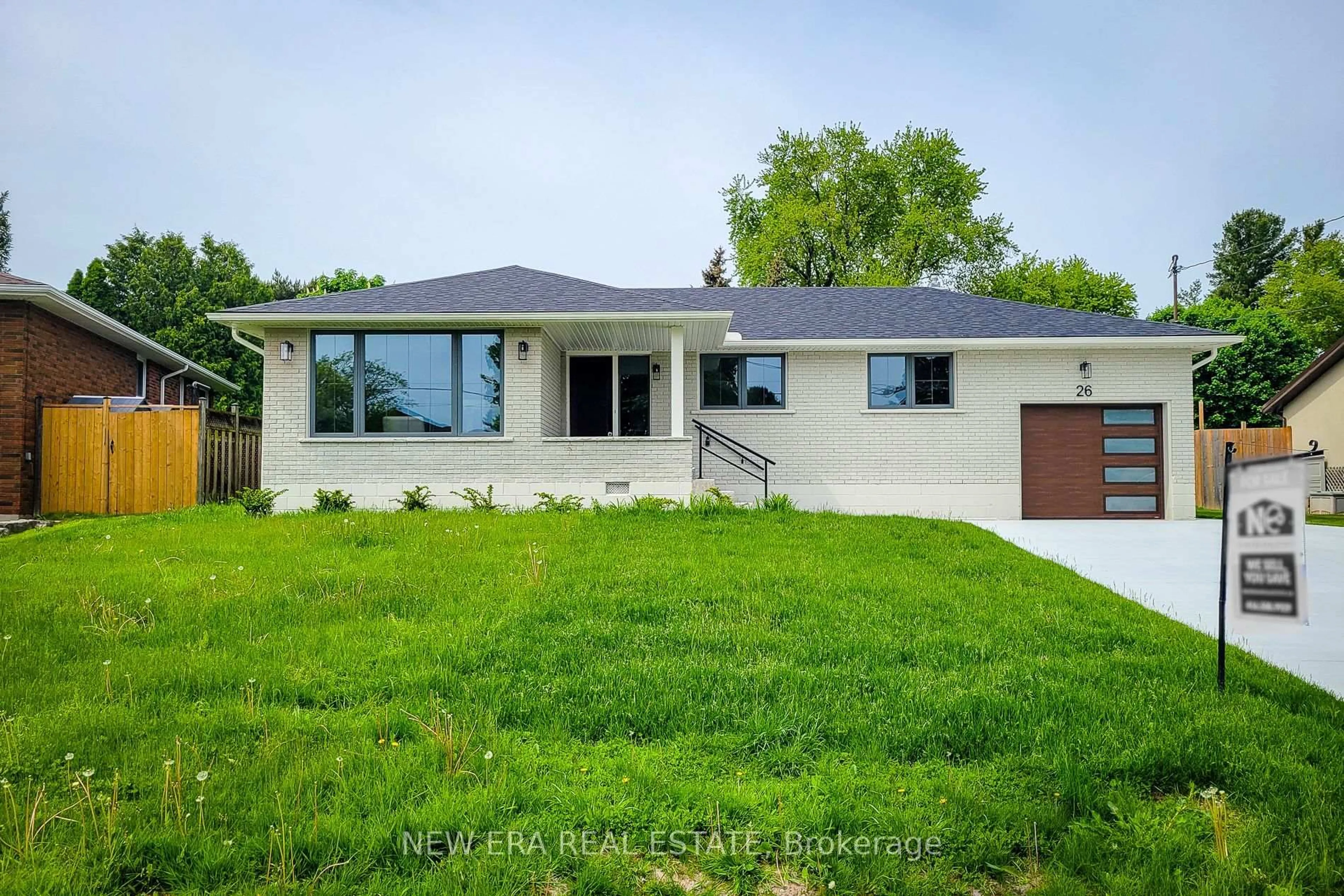 Home with vinyl exterior material, unknown for 26 George St, Grimsby Ontario L3M 3Y6
