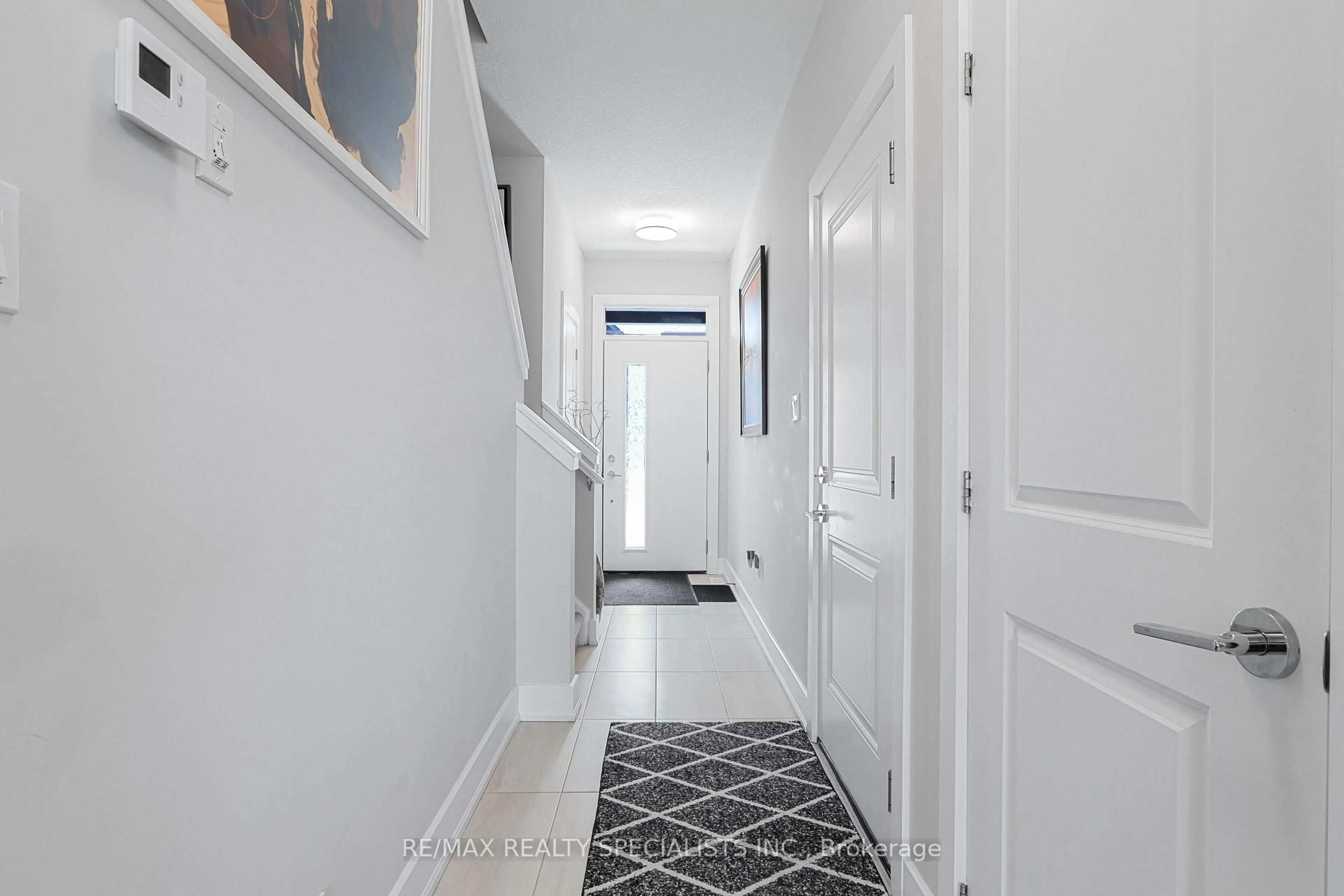Indoor entryway for 601 LIONS Dr #84, Strathroy-Caradoc Ontario N0L 1W0
