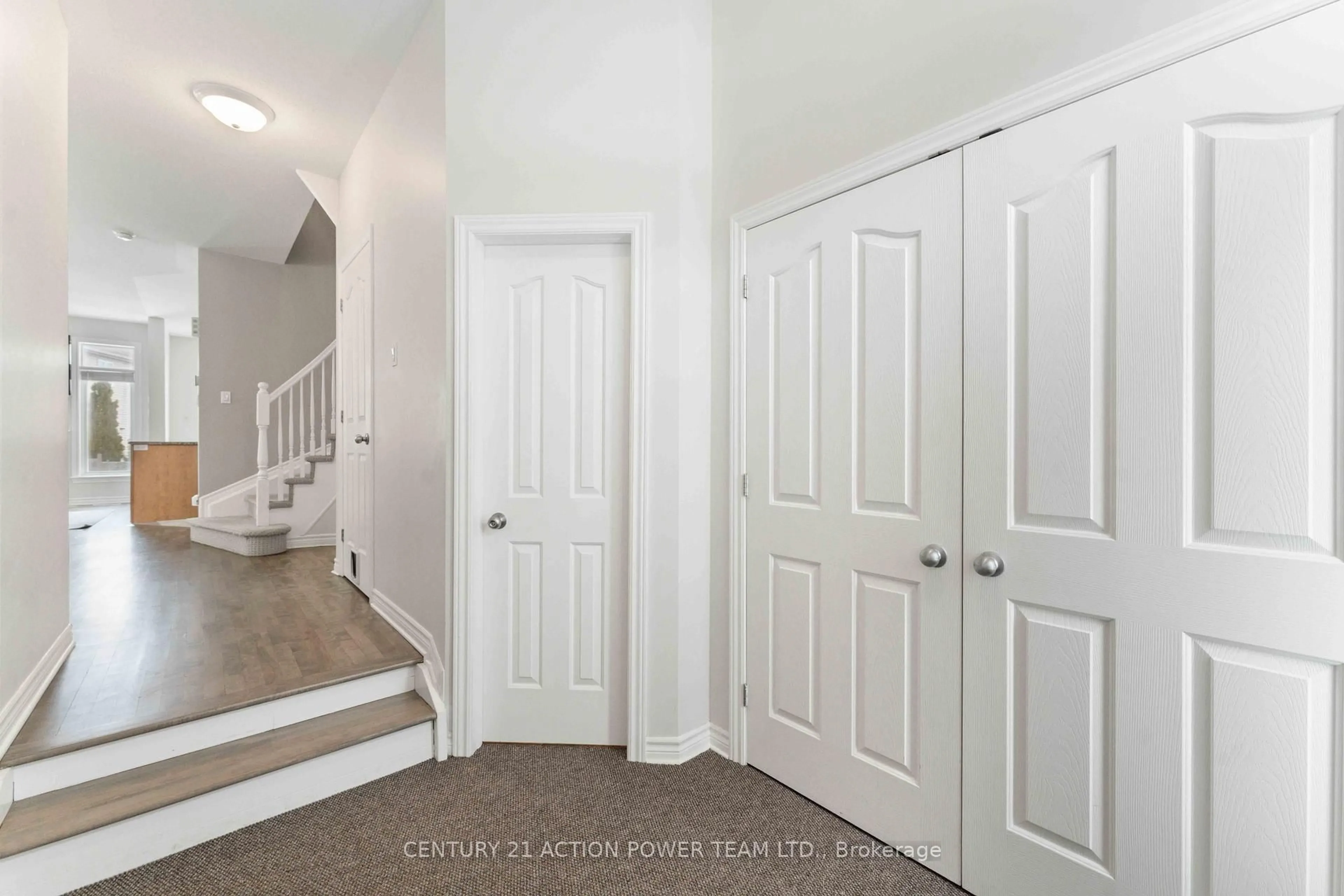 Indoor entryway for 965 GOSNELL Terr, Ottawa Ontario K4A 5C5