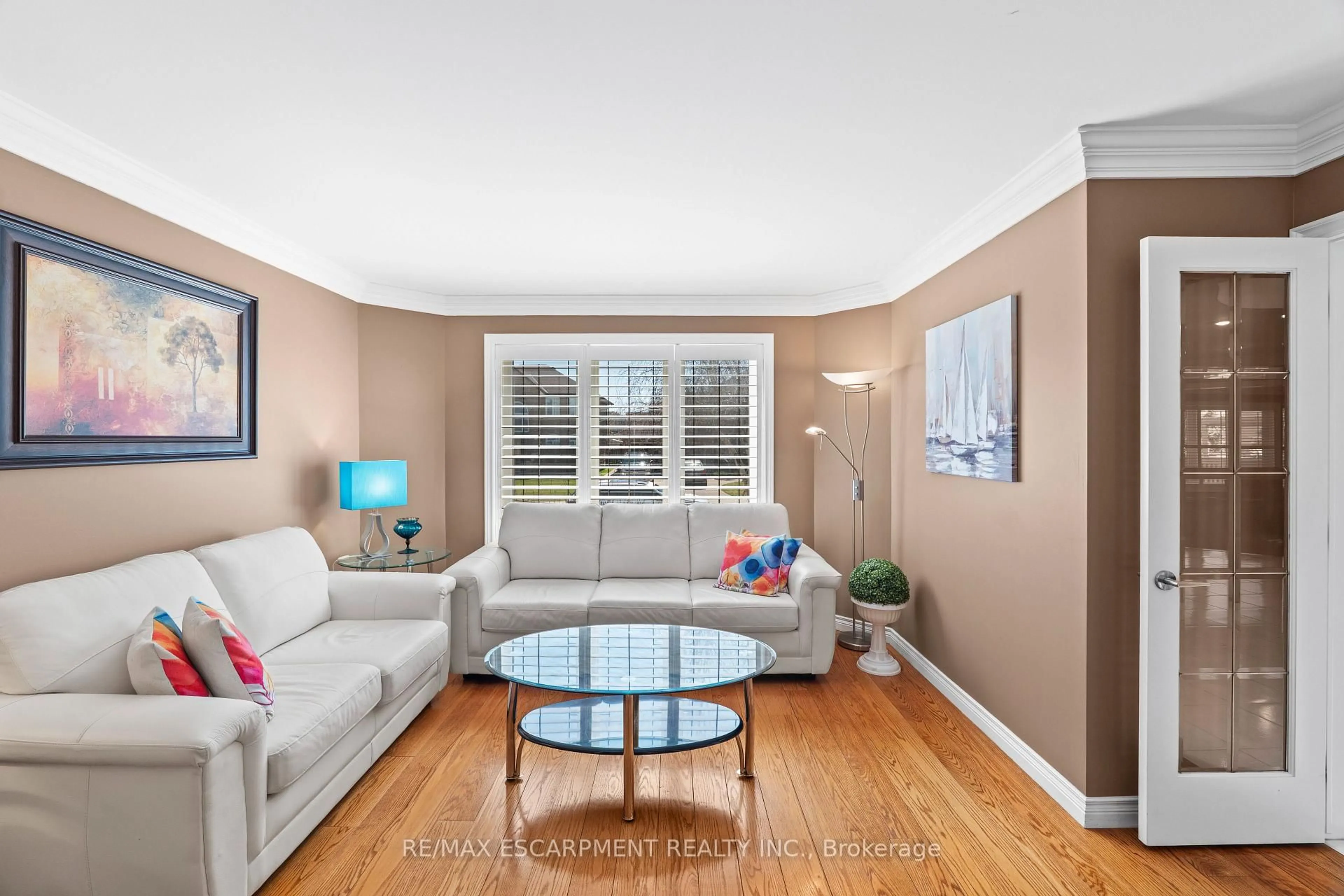 Living room with furniture, unknown for 6 Embassy Dr, Hamilton Ontario L8T 4Z8