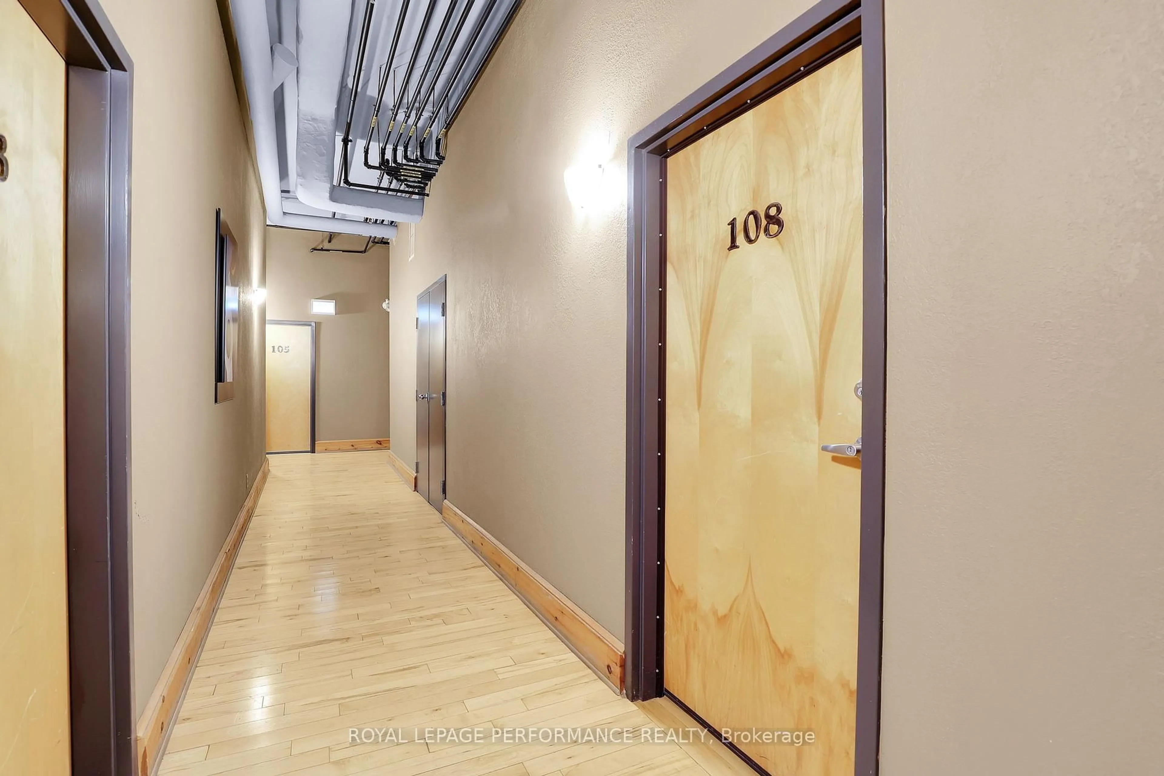 Indoor foyer for 95 Beech St #108, Ottawa Ontario K1S 3J7