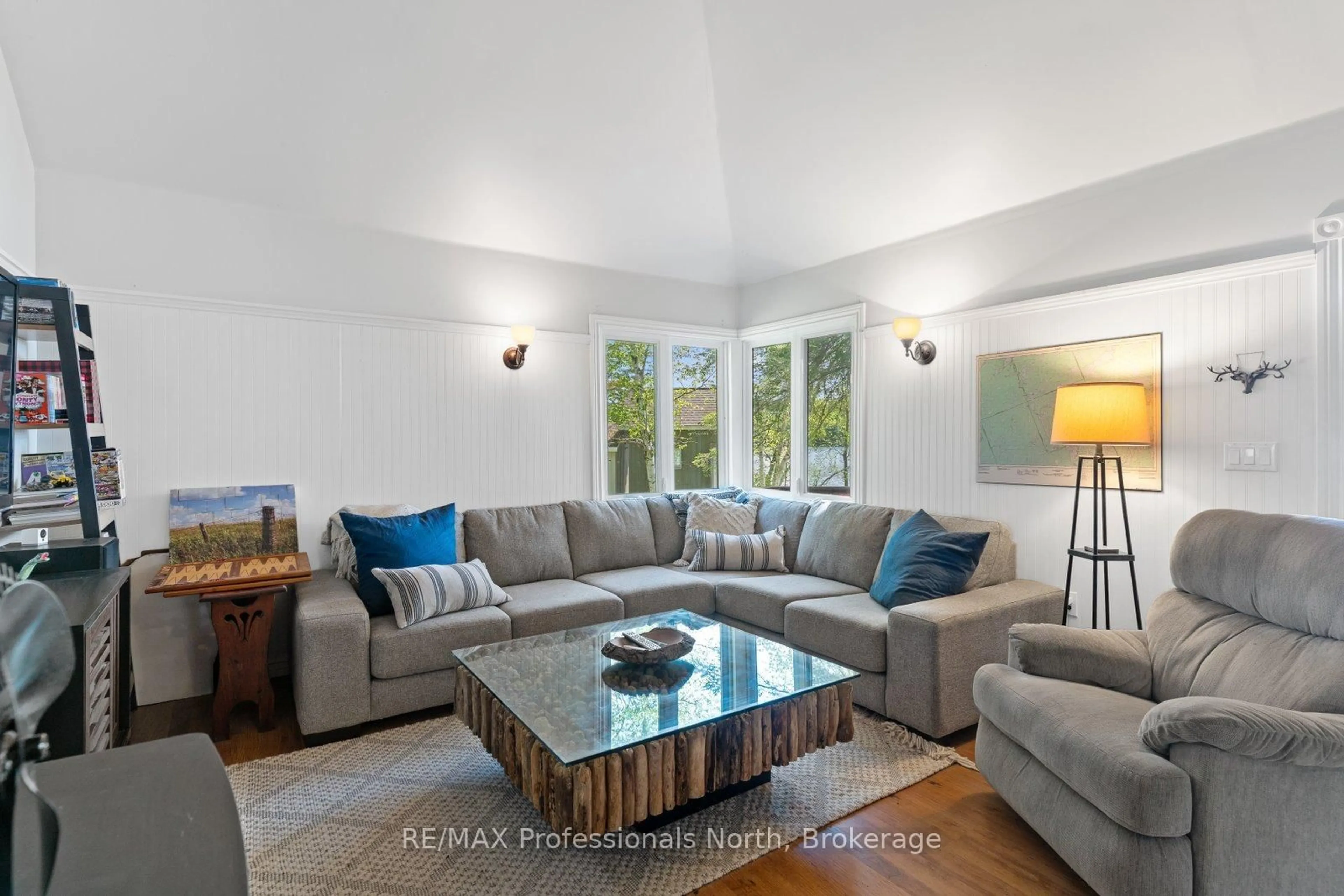 Living room with furniture, unknown for 1363 Walker Line, Algonquin Highlands Ontario K0M 1S0