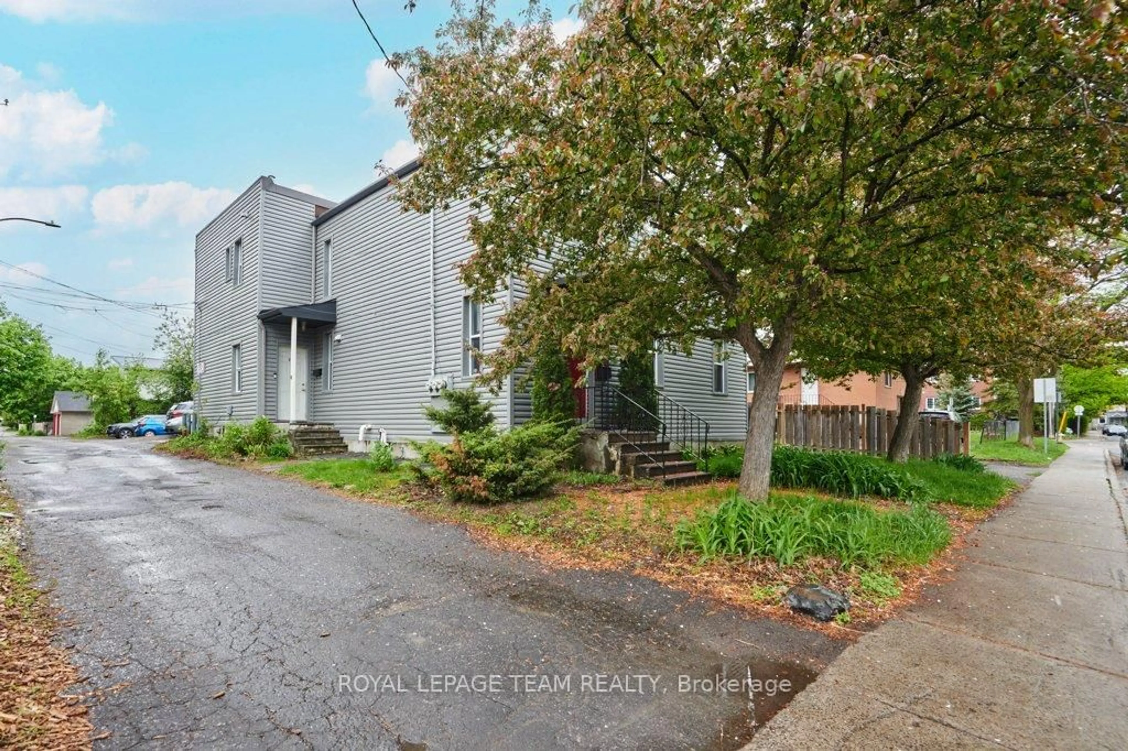 A pic from outside/outdoor area/front of a property/back of a property/a pic from drone, street for 62 Laurel St, Ottawa Ontario K1Y 3E2