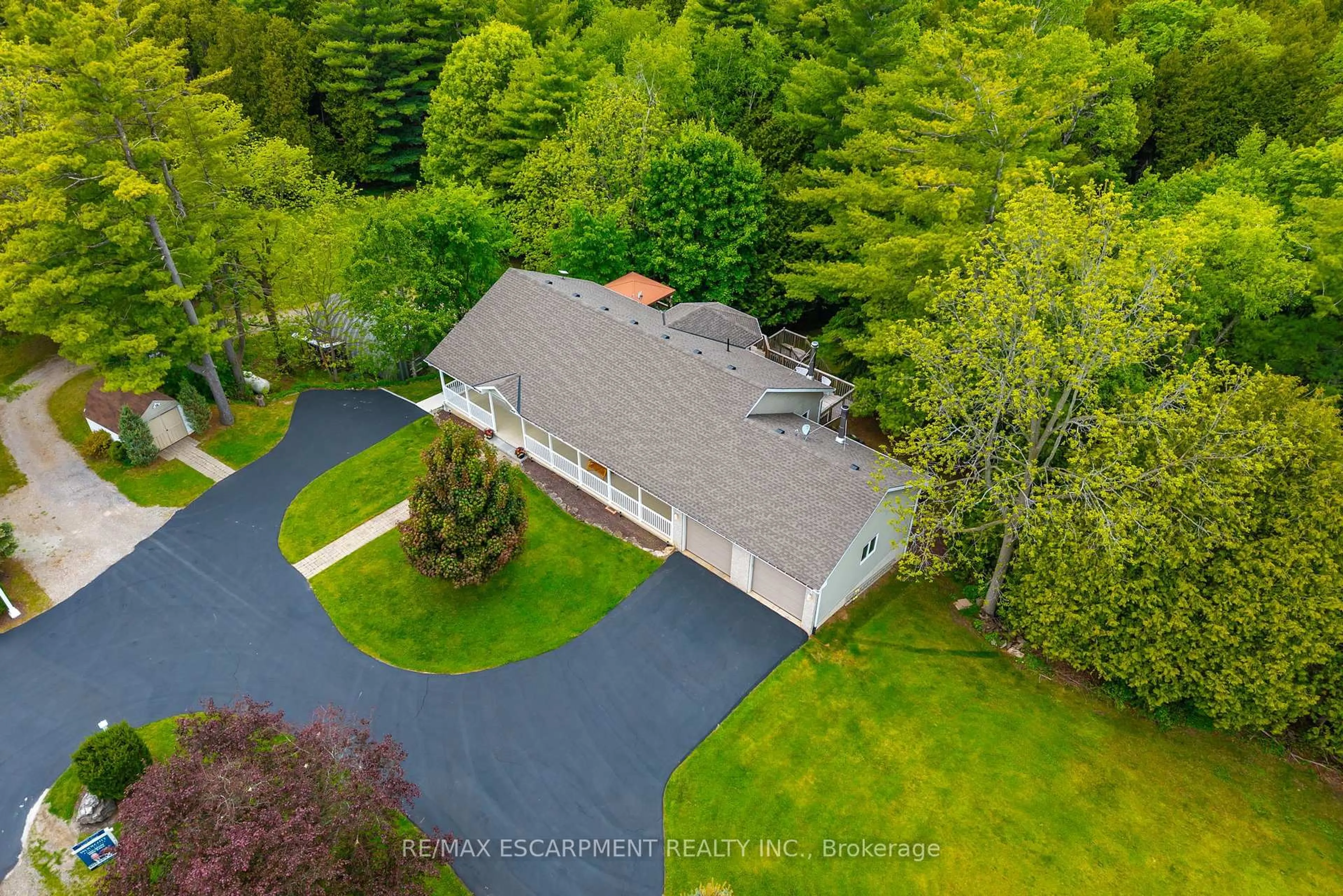 A pic from outside/outdoor area/front of a property/back of a property/a pic from drone, unknown for 1323 8TH Concession Rd, Hamilton Ontario N0B 2J0