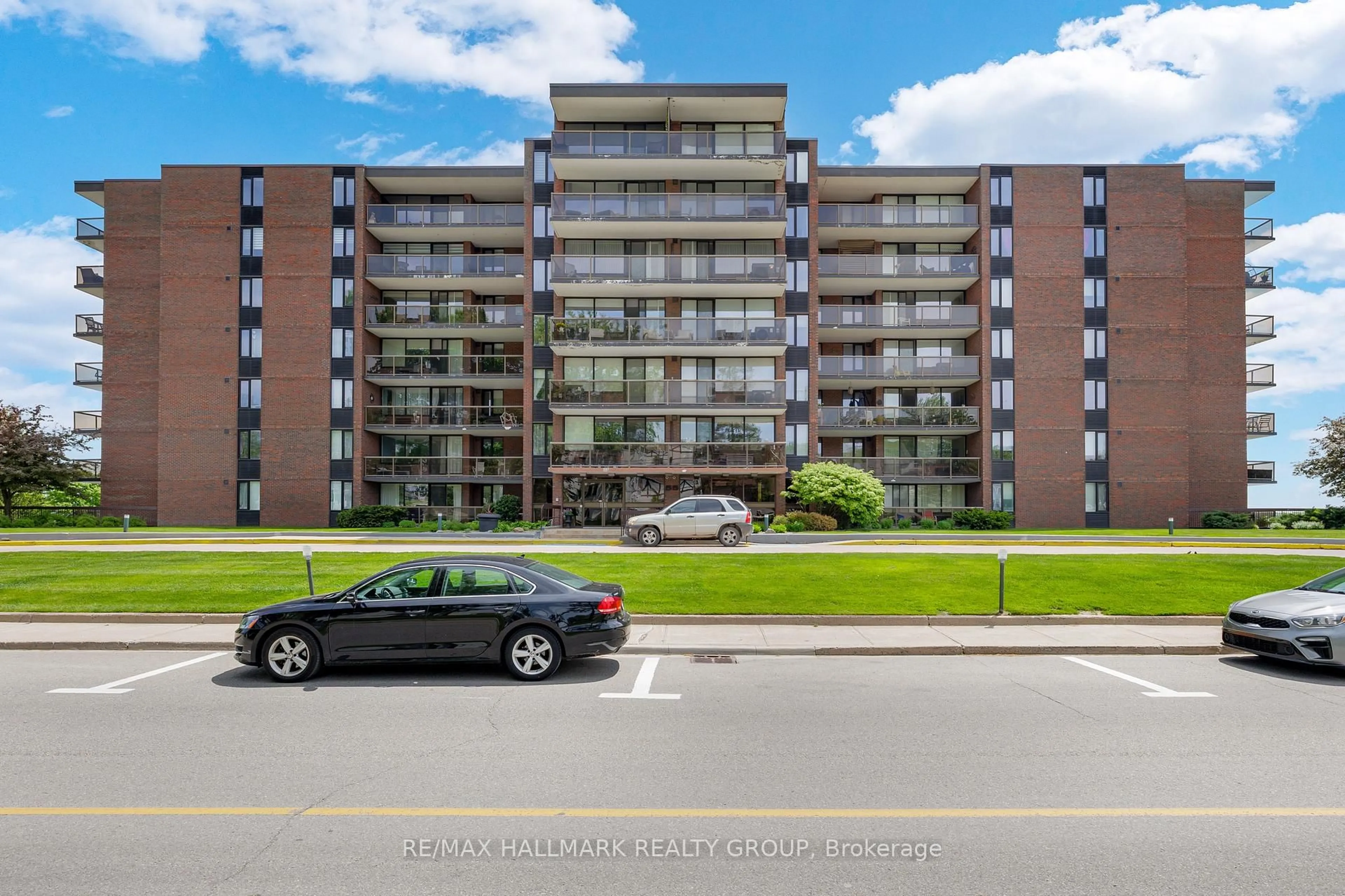 A pic from outside/outdoor area/front of a property/back of a property/a pic from drone, street for 55 WATER St #405, Brockville Ontario K6V 1A3