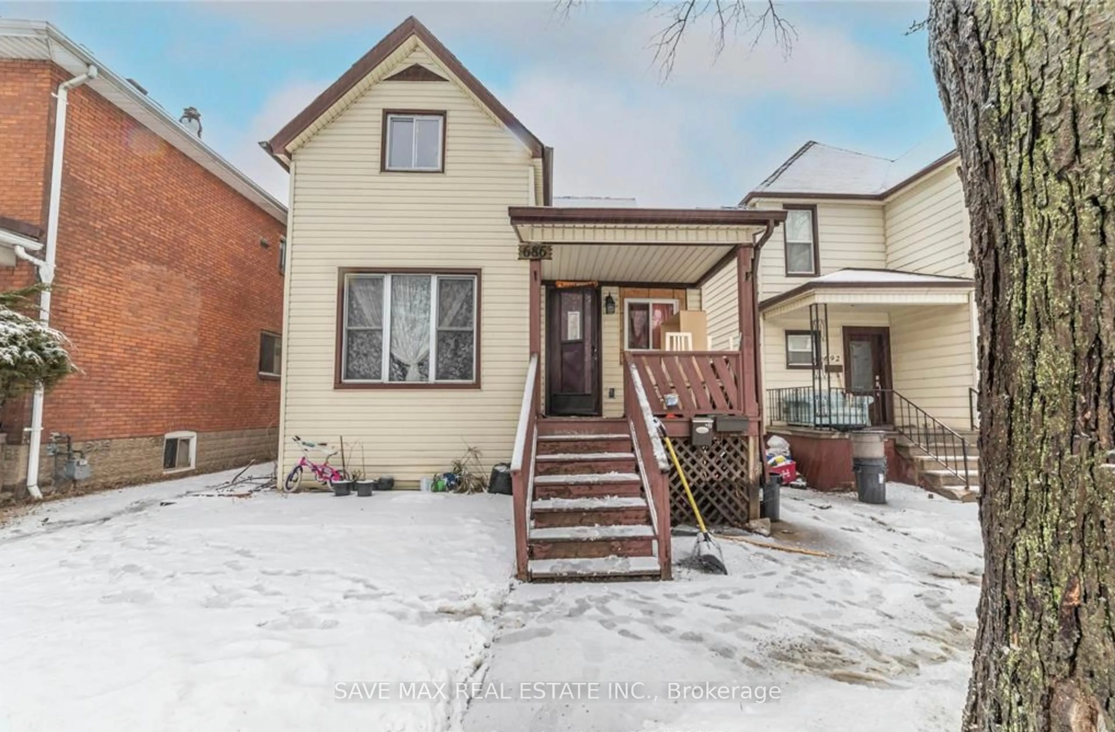 Home with brick exterior material, street for 686 CHURCH St, Windsor Ontario N9A 4T4