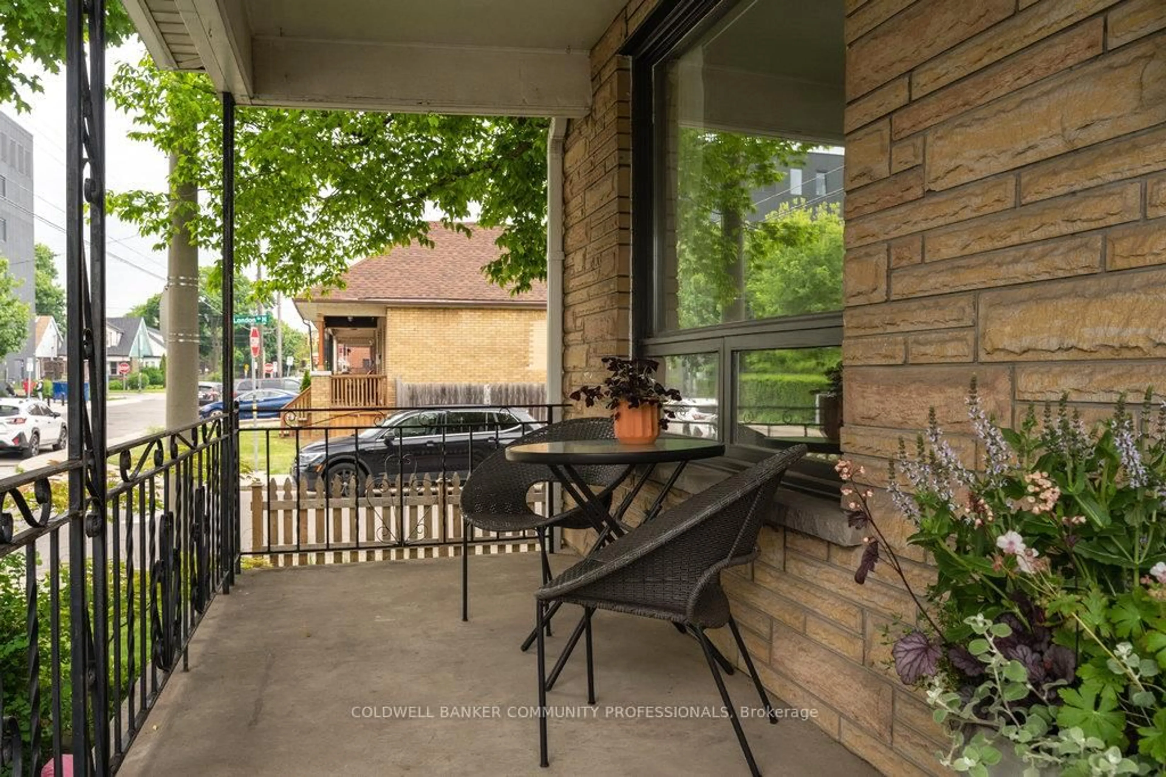 Patio, street for 487 Dunsmure Rd, Hamilton Ontario L8H 1G8