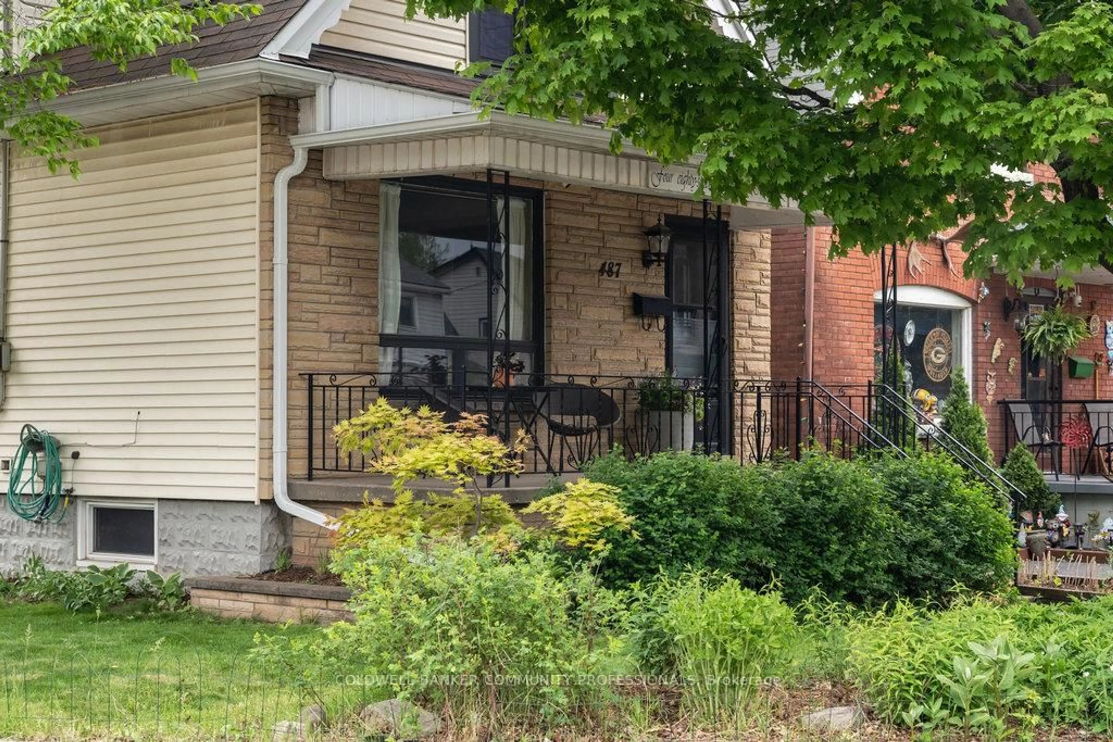 Patio, street for 487 Dunsmure Rd, Hamilton Ontario L8H 1G8