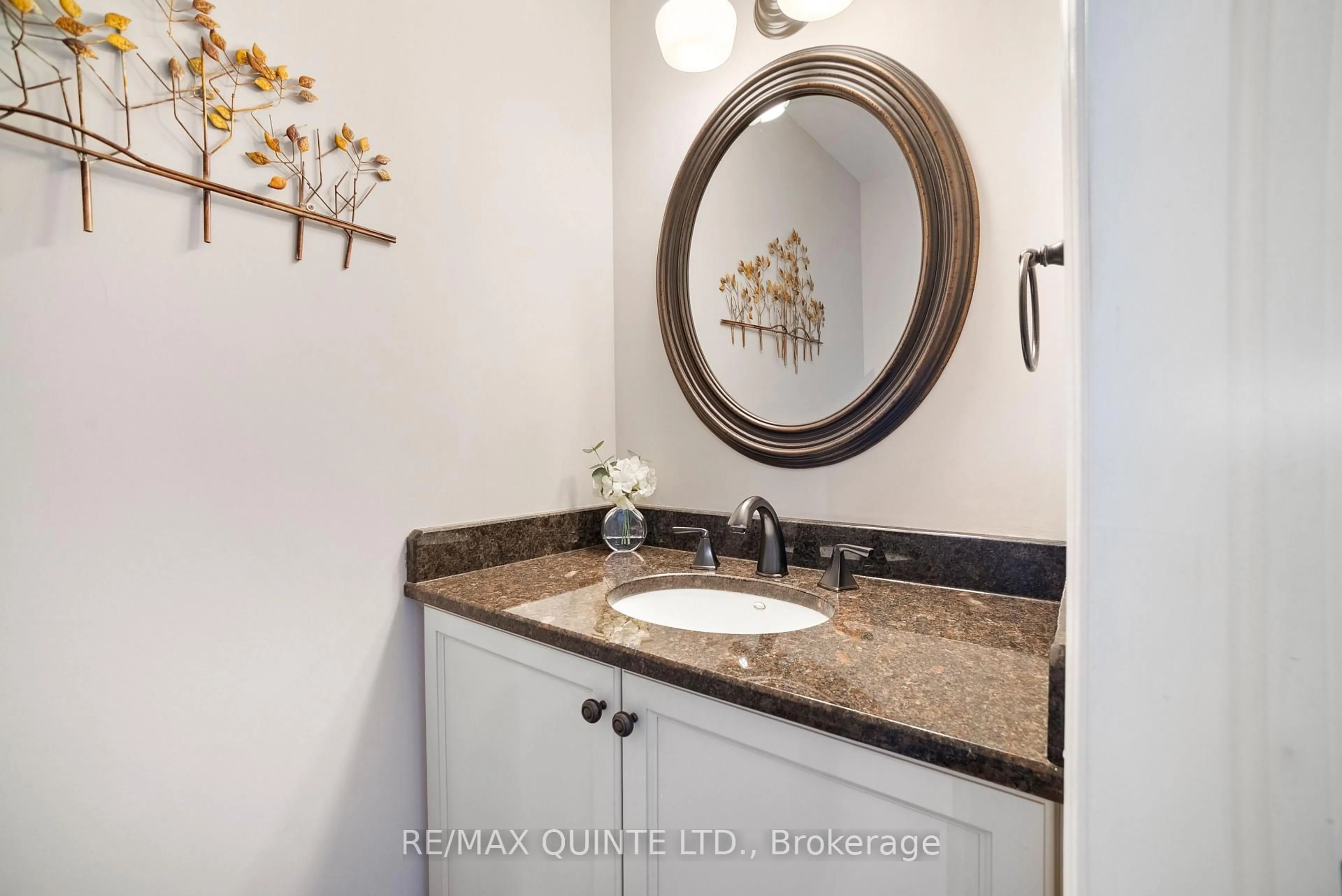 Standard bathroom, ceramic/tile floor for 43 Mountain Ash Dr, Belleville Ontario K8N 4Z5