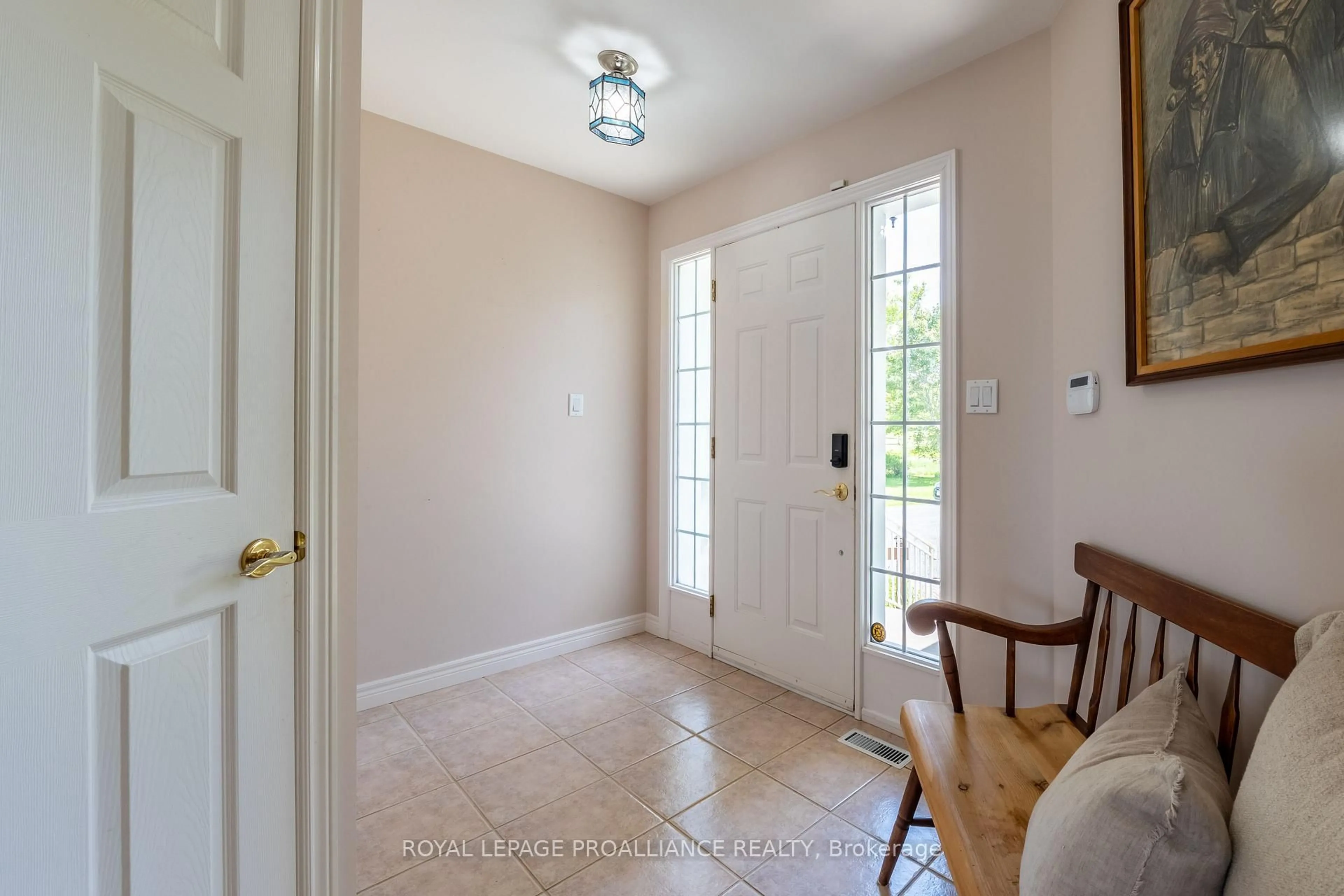 Indoor entryway for 480 Vermilyea Rd, Belleville Ontario K8N 4Z5
