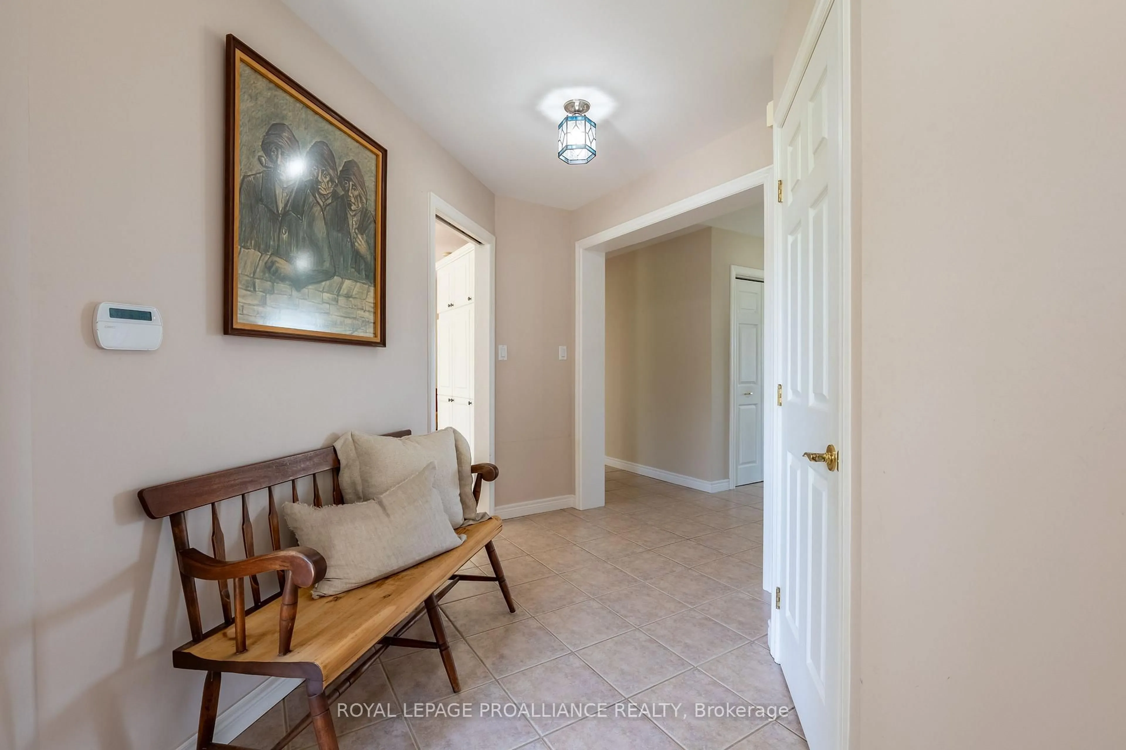 Indoor entryway for 480 Vermilyea Rd, Belleville Ontario K8N 4Z5