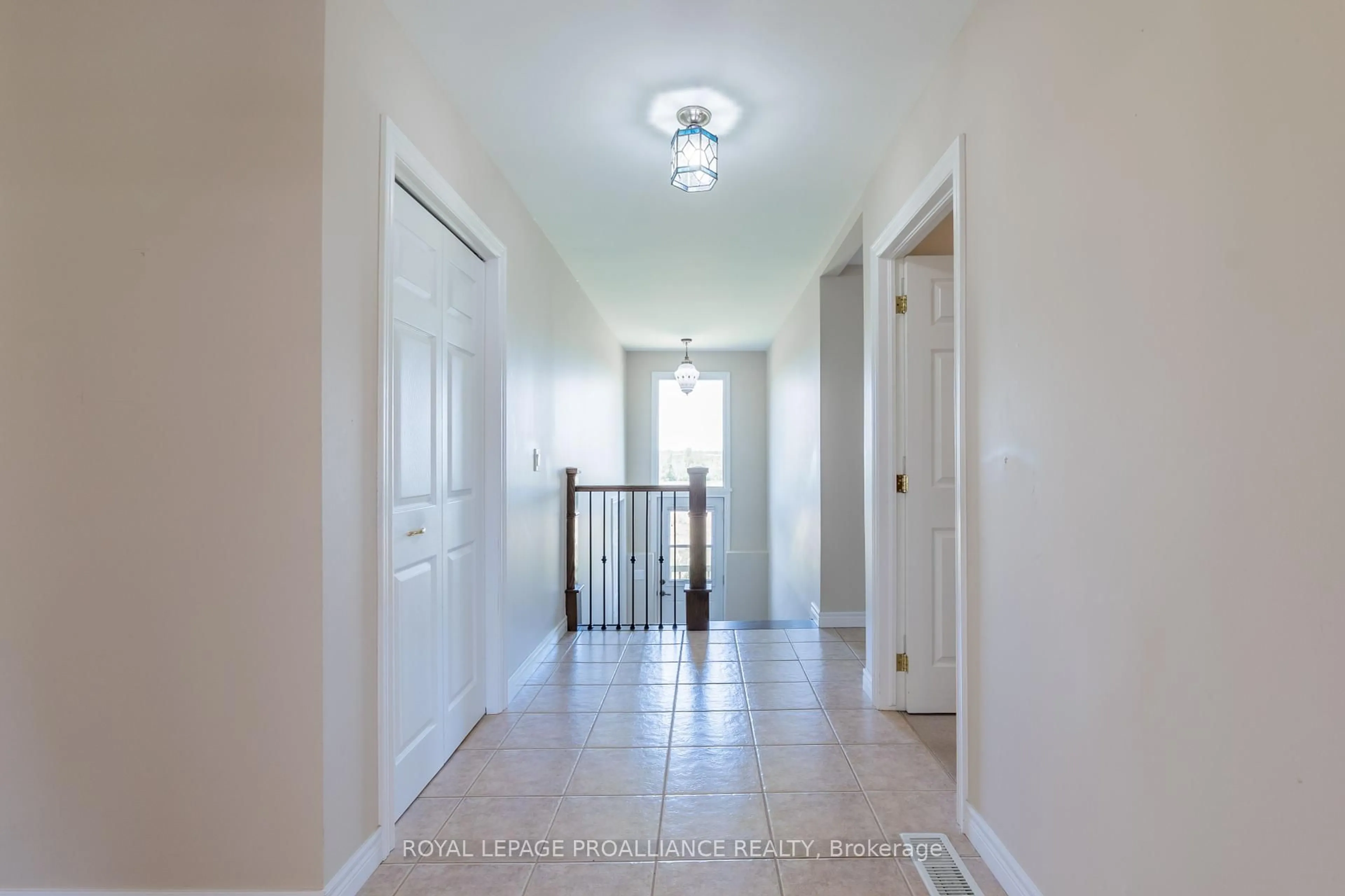 Indoor entryway for 480 Vermilyea Rd, Belleville Ontario K8N 4Z5