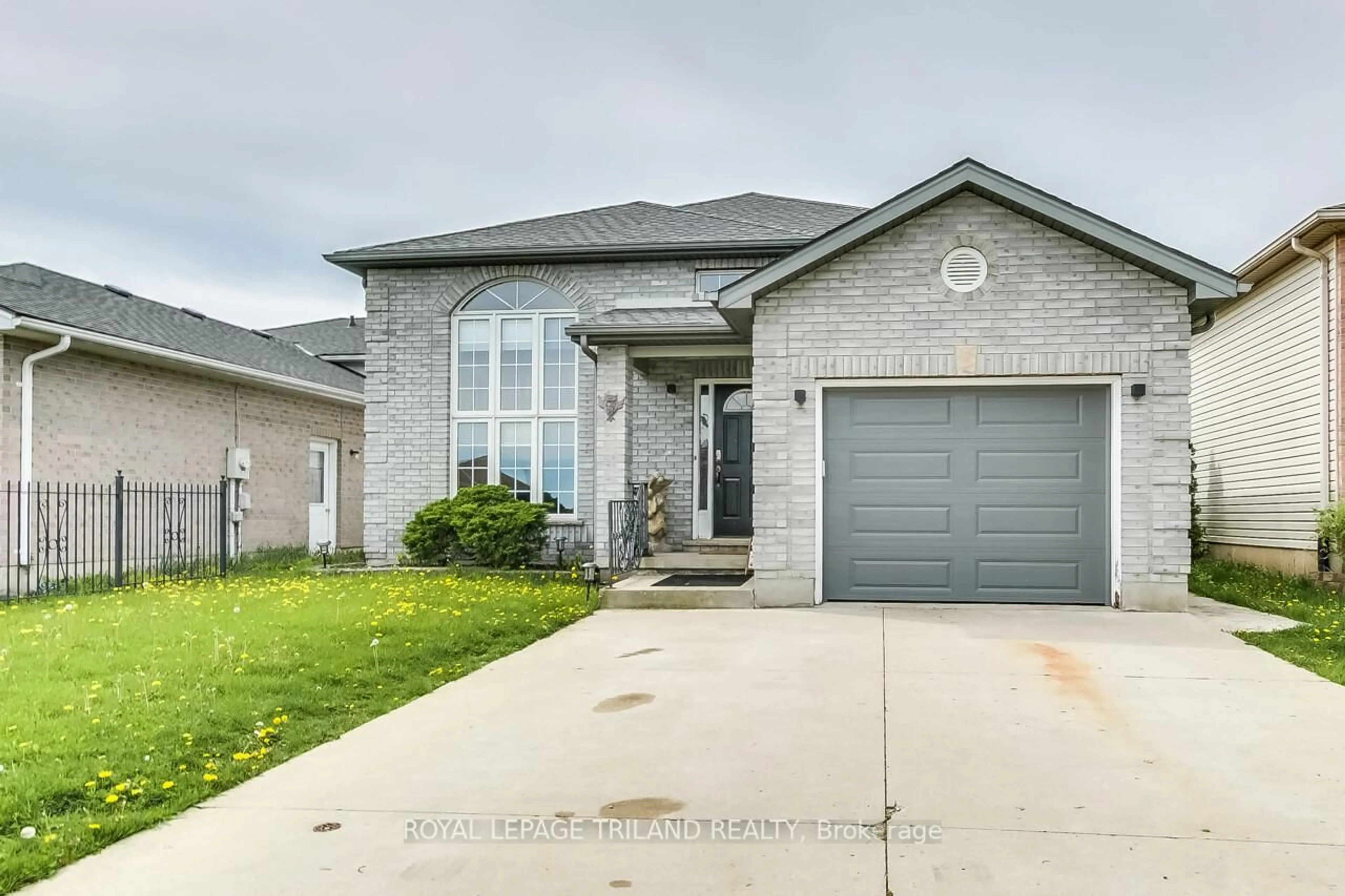 Home with brick exterior material, street for 41805 North St, Southwold Ontario N5P 4L7