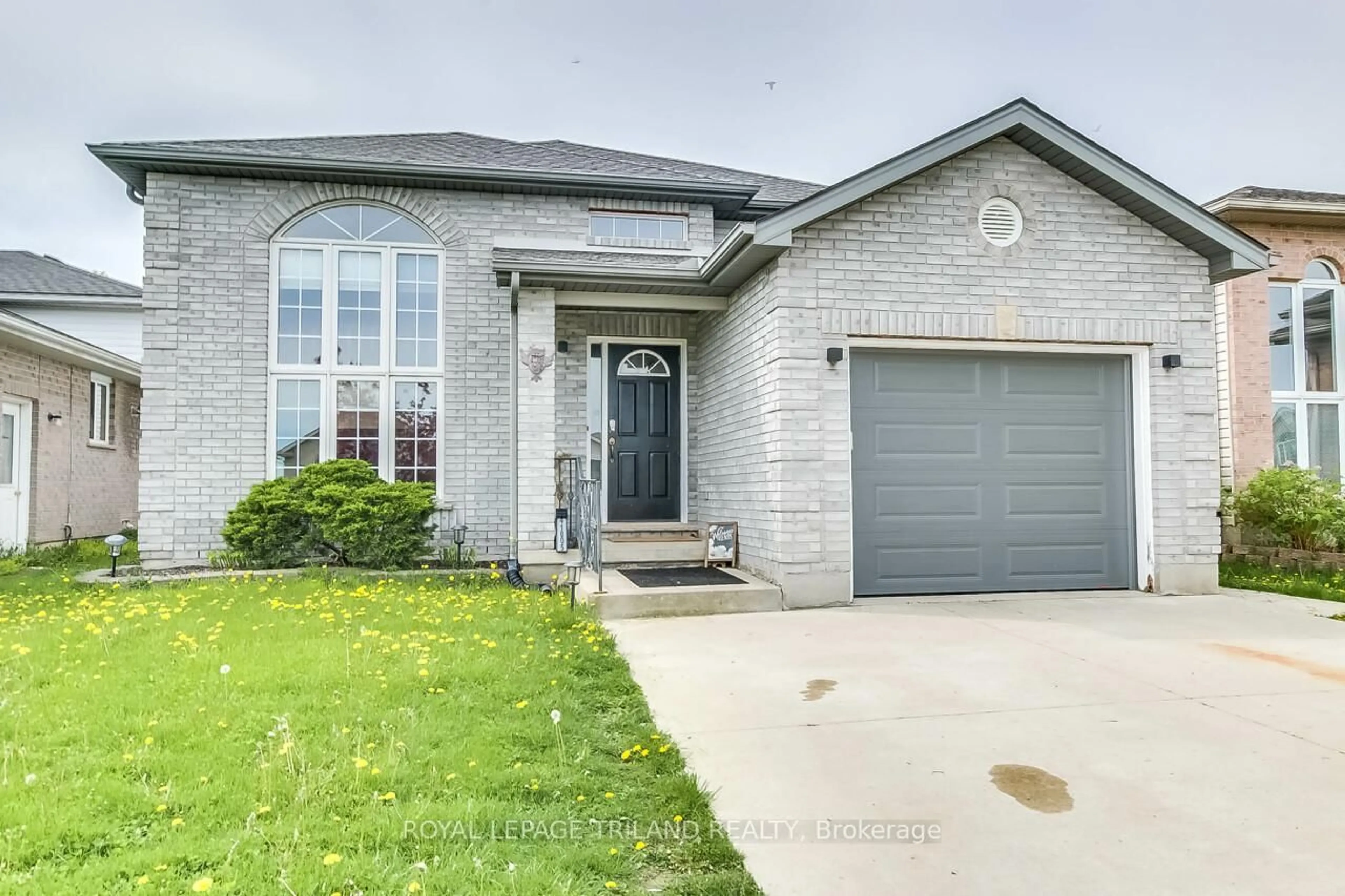 Home with brick exterior material, street for 41805 North St, Southwold Ontario N5P 4L7