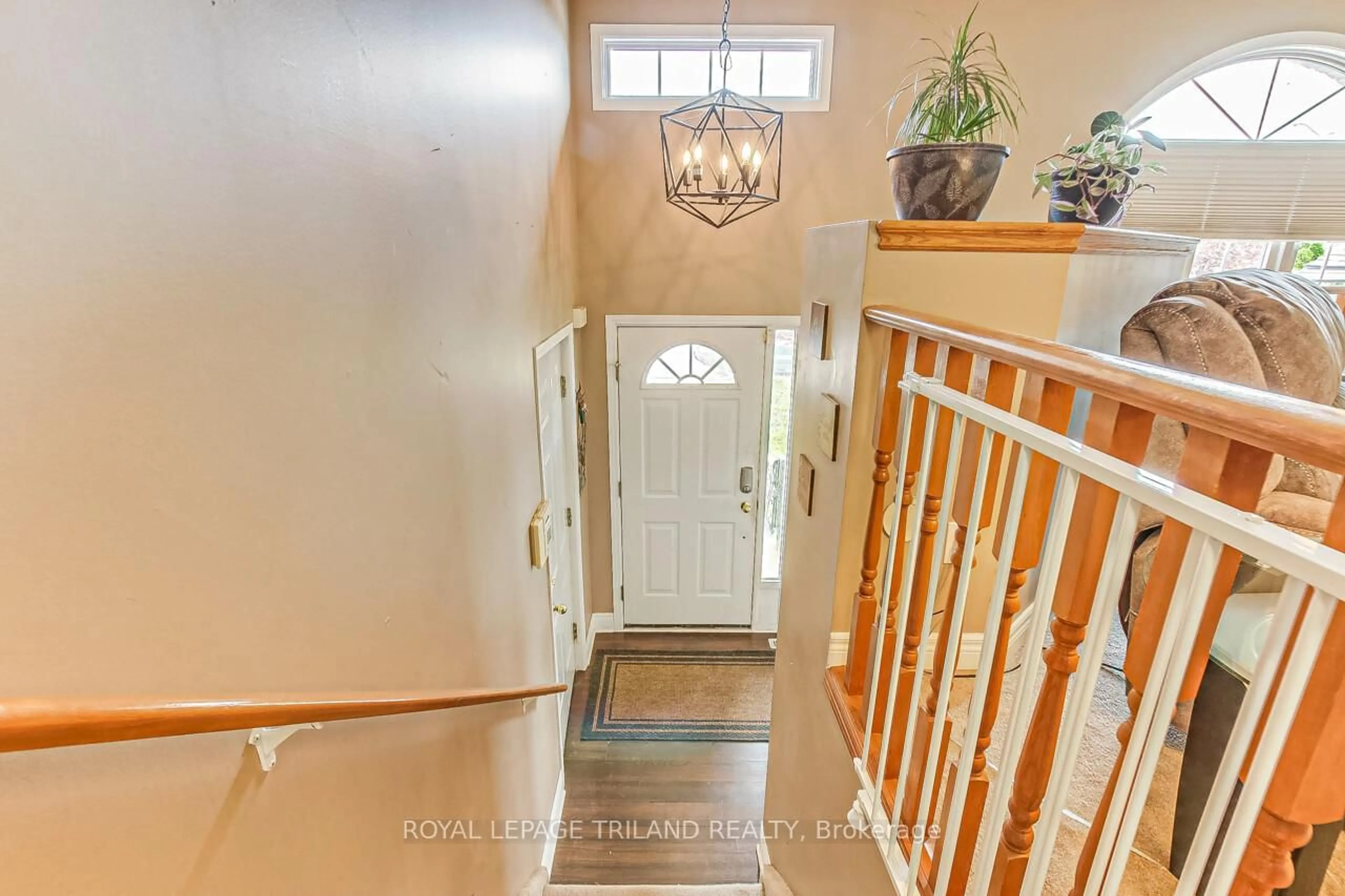 Indoor entryway for 41805 North St, Southwold Ontario N5P 4L7