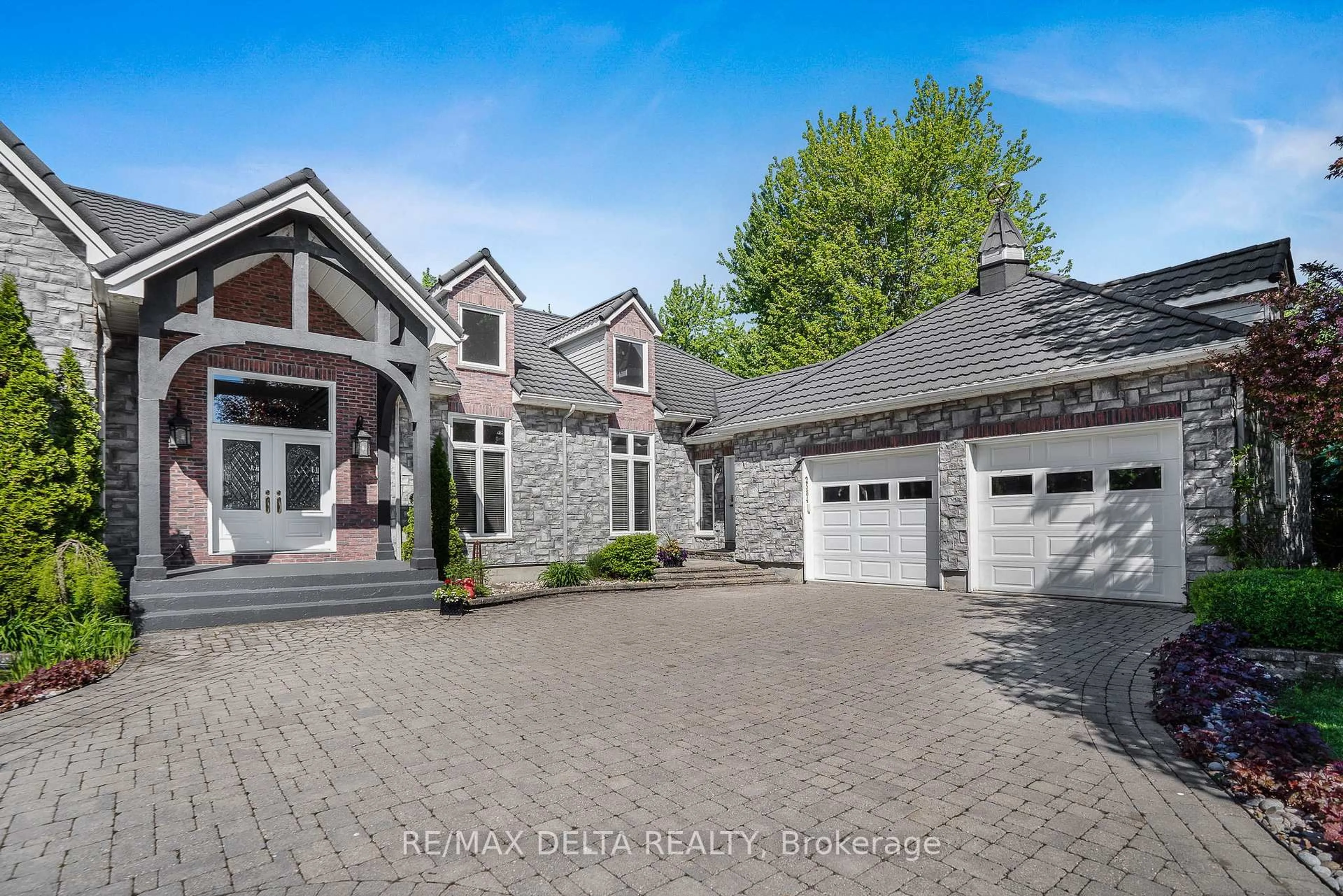 Home with brick exterior material, street for 2584 Woods St, Clarence-Rockland Ontario K4K 1J2